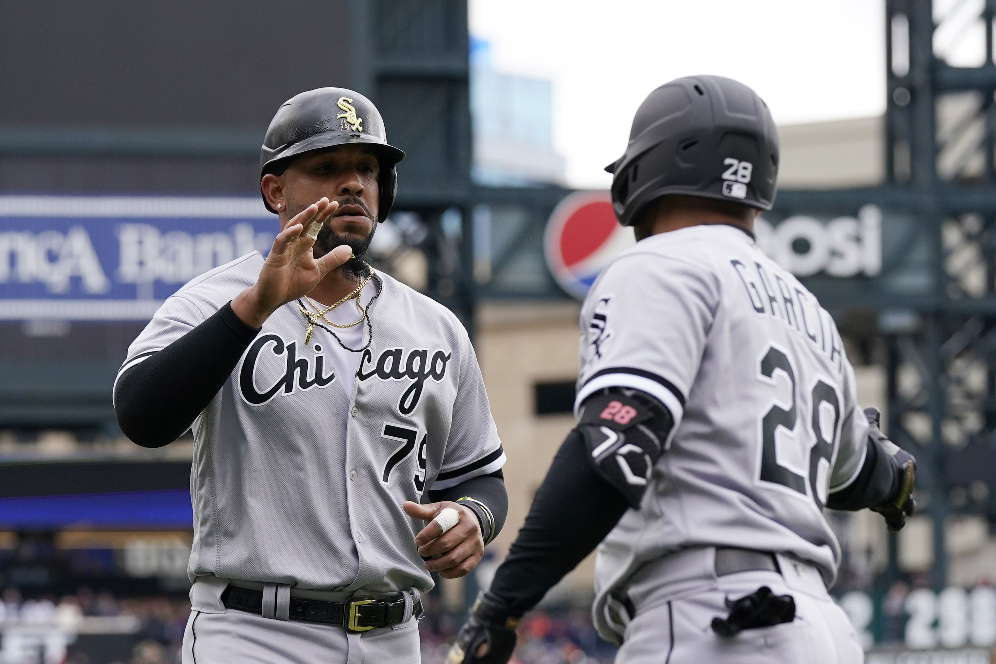 Tigers beat White Sox 4-3 in debut of new uniform
