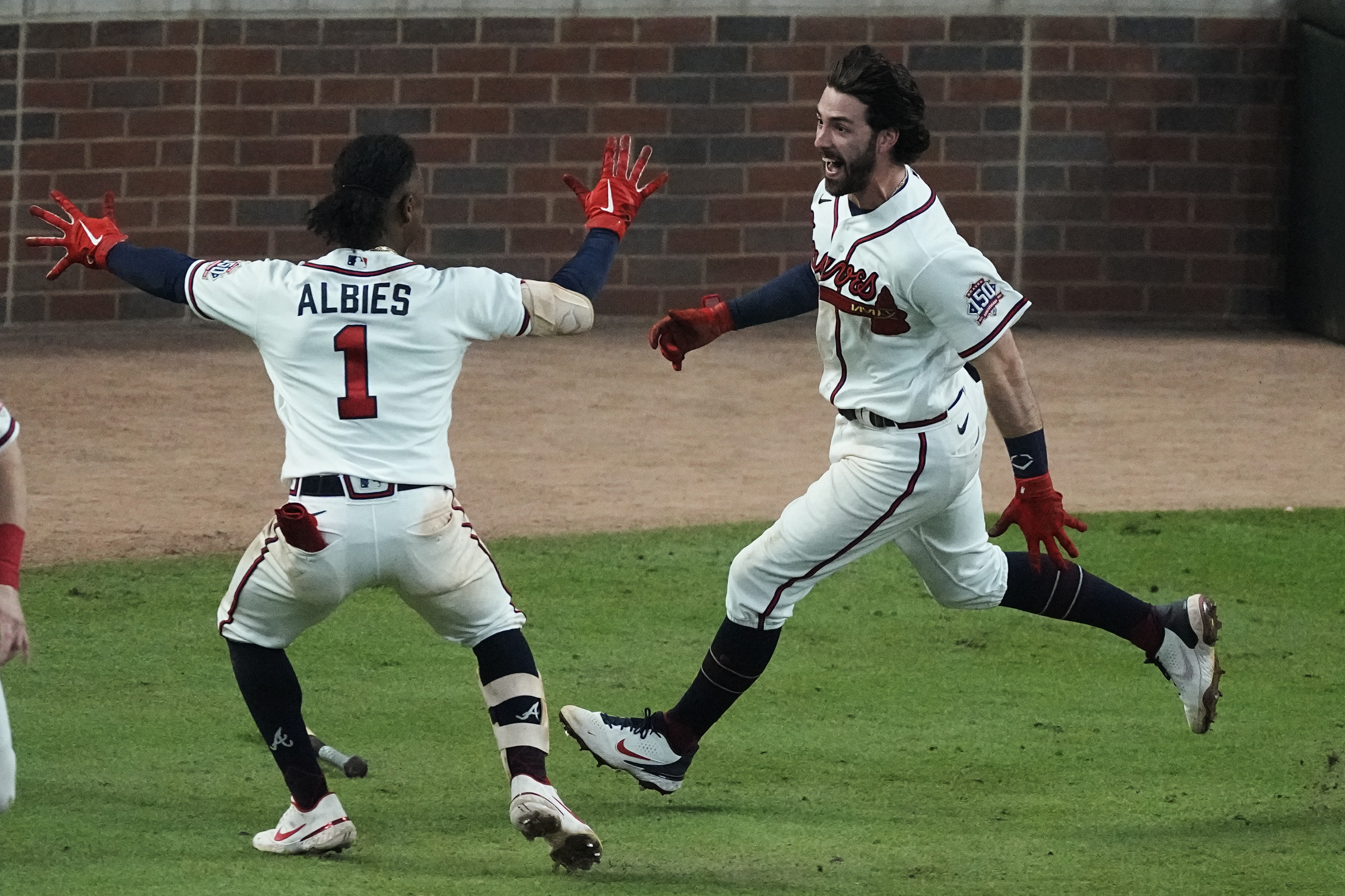 Atlanta, United States. 17th Oct, 2021. Atlanta Braves' Austin Riley hits a  walk off RBI single that scores teammate Ozzie Albies for a 3-2 win over  the Los Angeles Dodgers during the