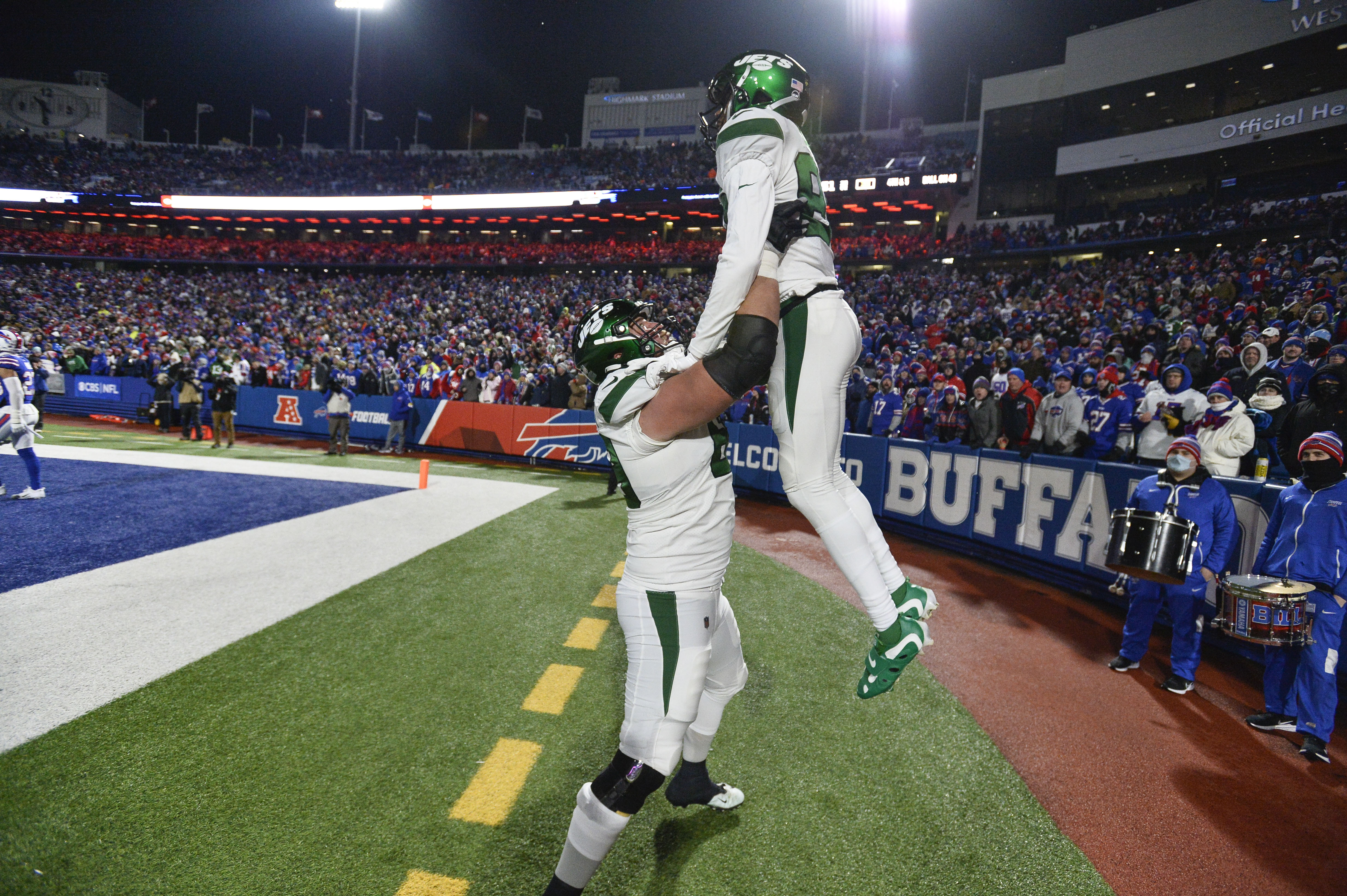 Bills clinch AFC East title with 27-10 win over Jets