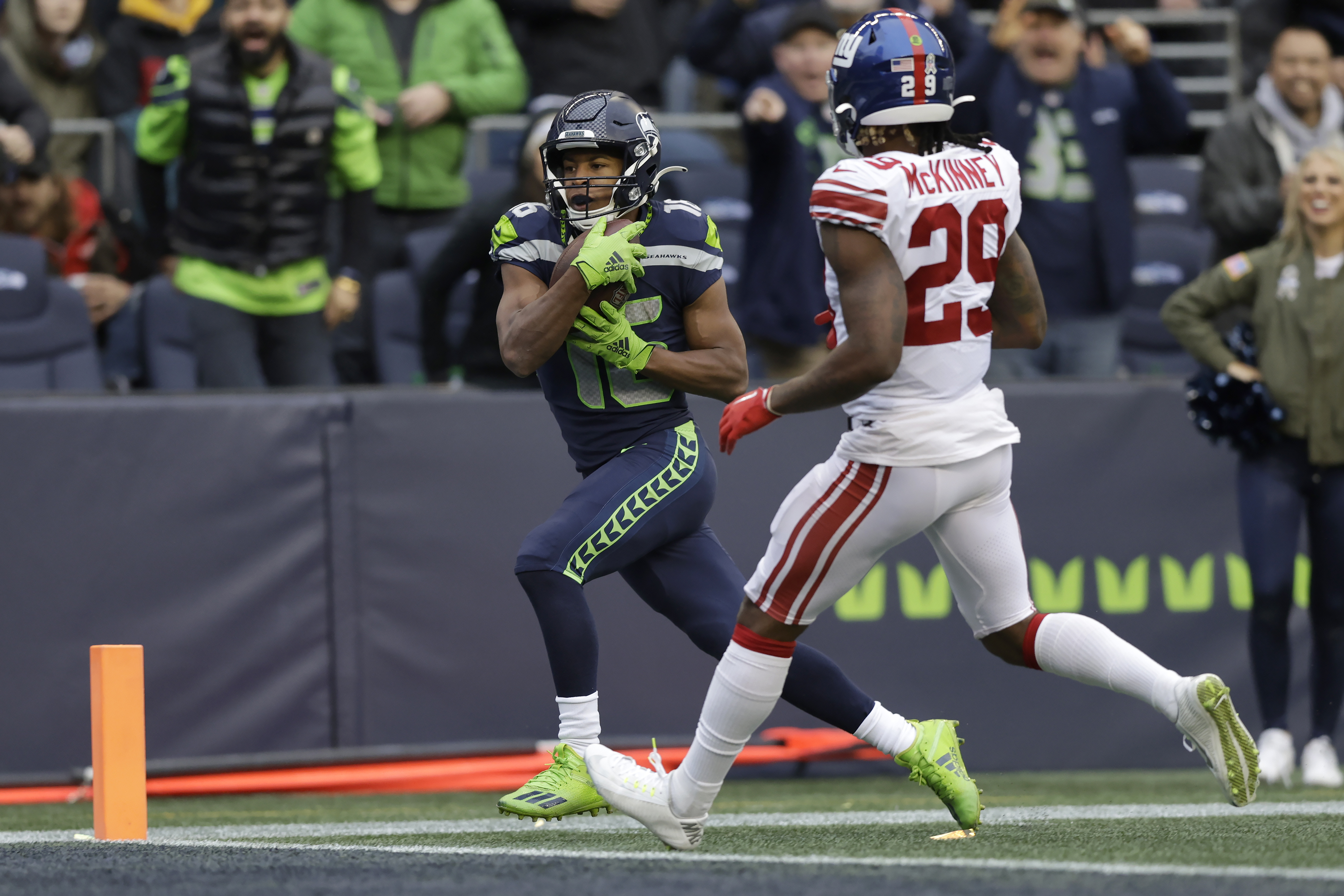 Seattle Seahawks quarterback Geno Smith lofts 23-yard pass to wide receiver Tyler  Lockett