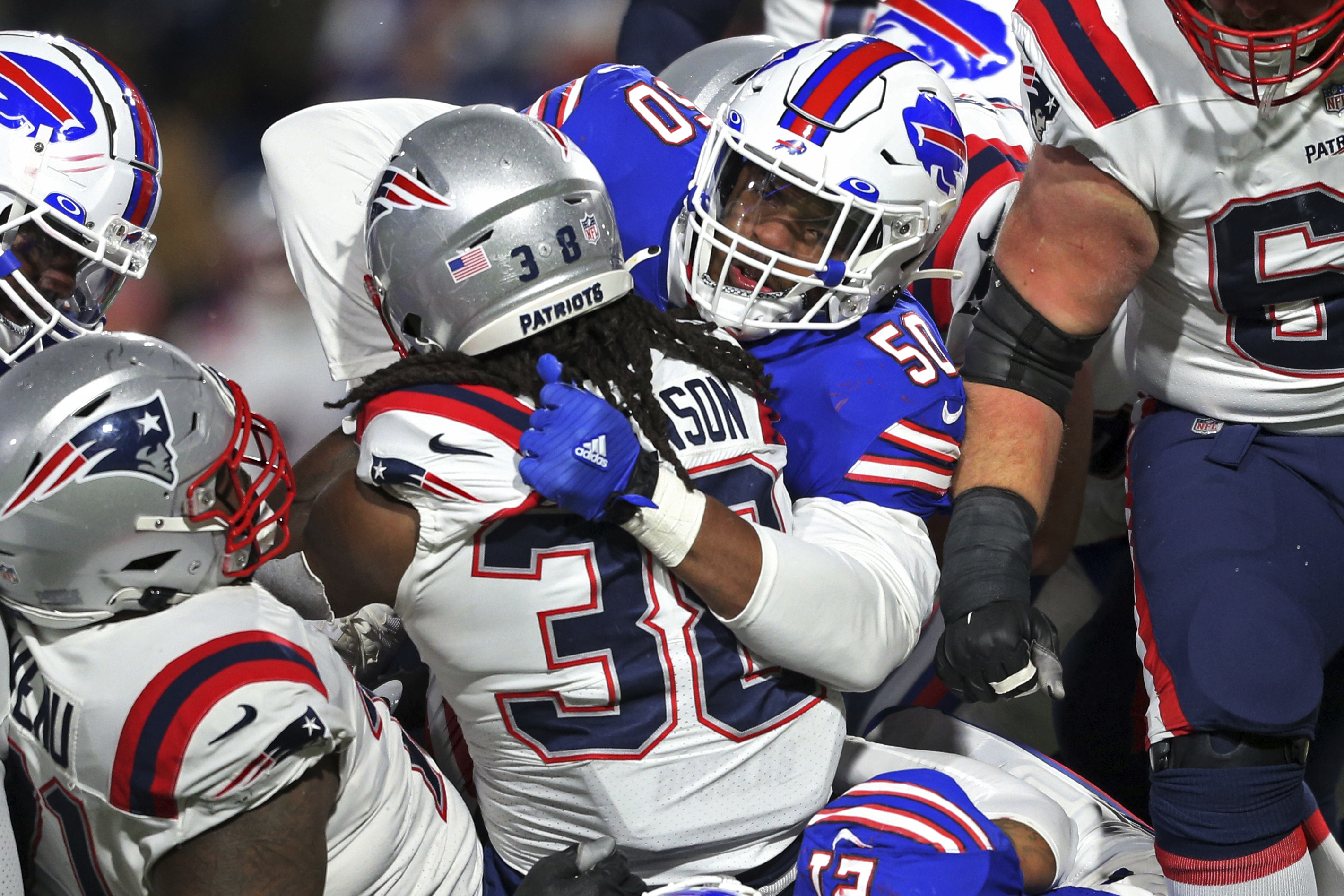 Patriots defeat Bills in blustery conditions while attempting only 3 passes