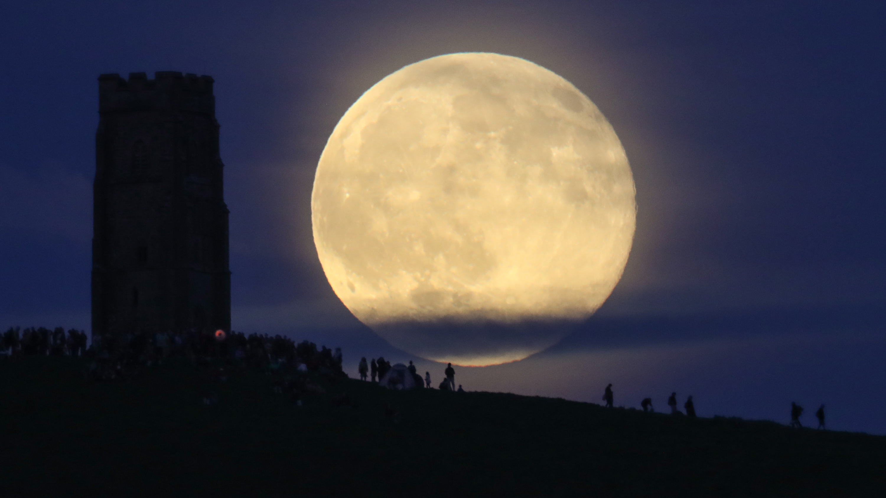 These Are The Best Times To Watch Tonight S Strawberry Moon