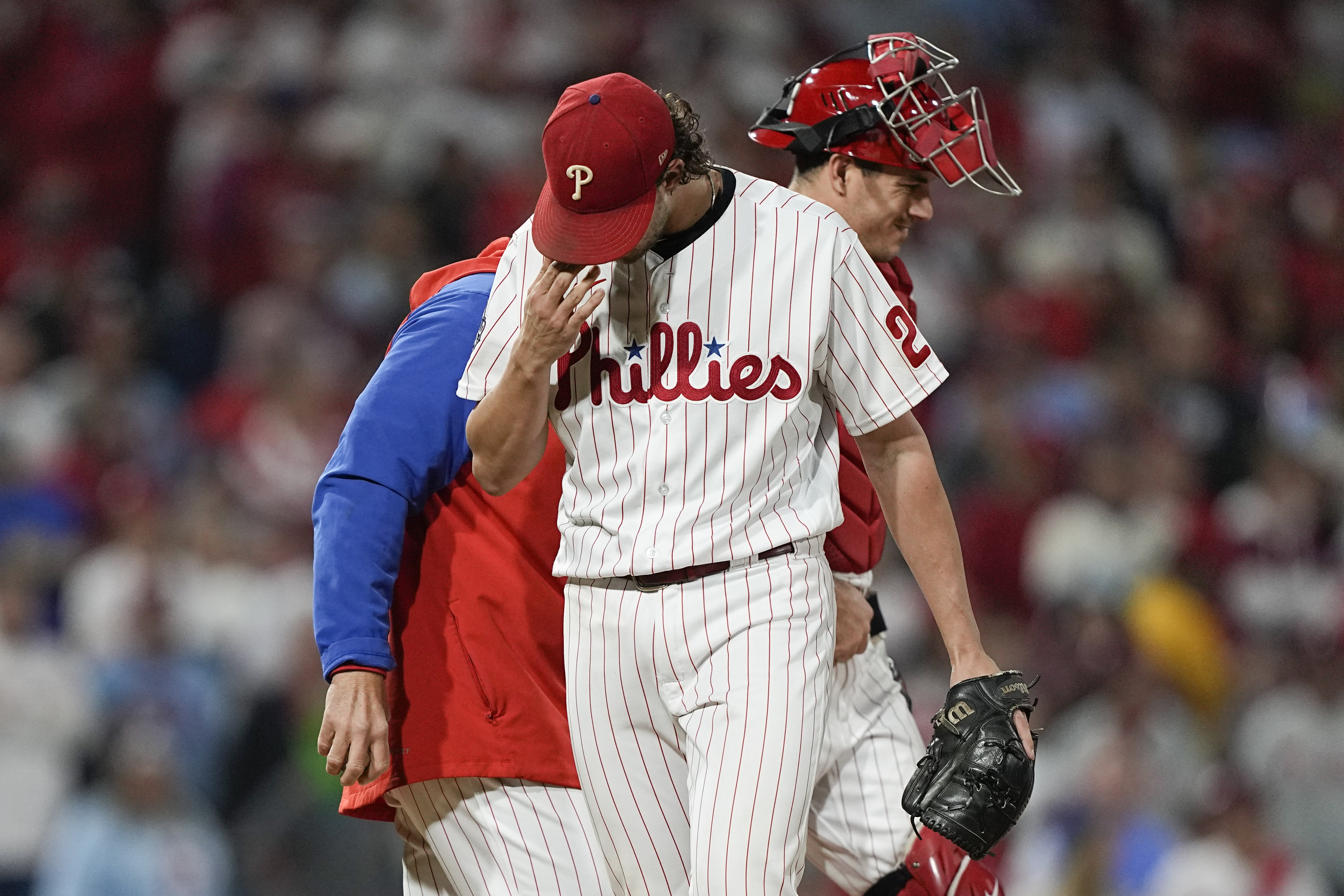 Syndergaard strong for 7 innings, Phillies beat Reds 4-1