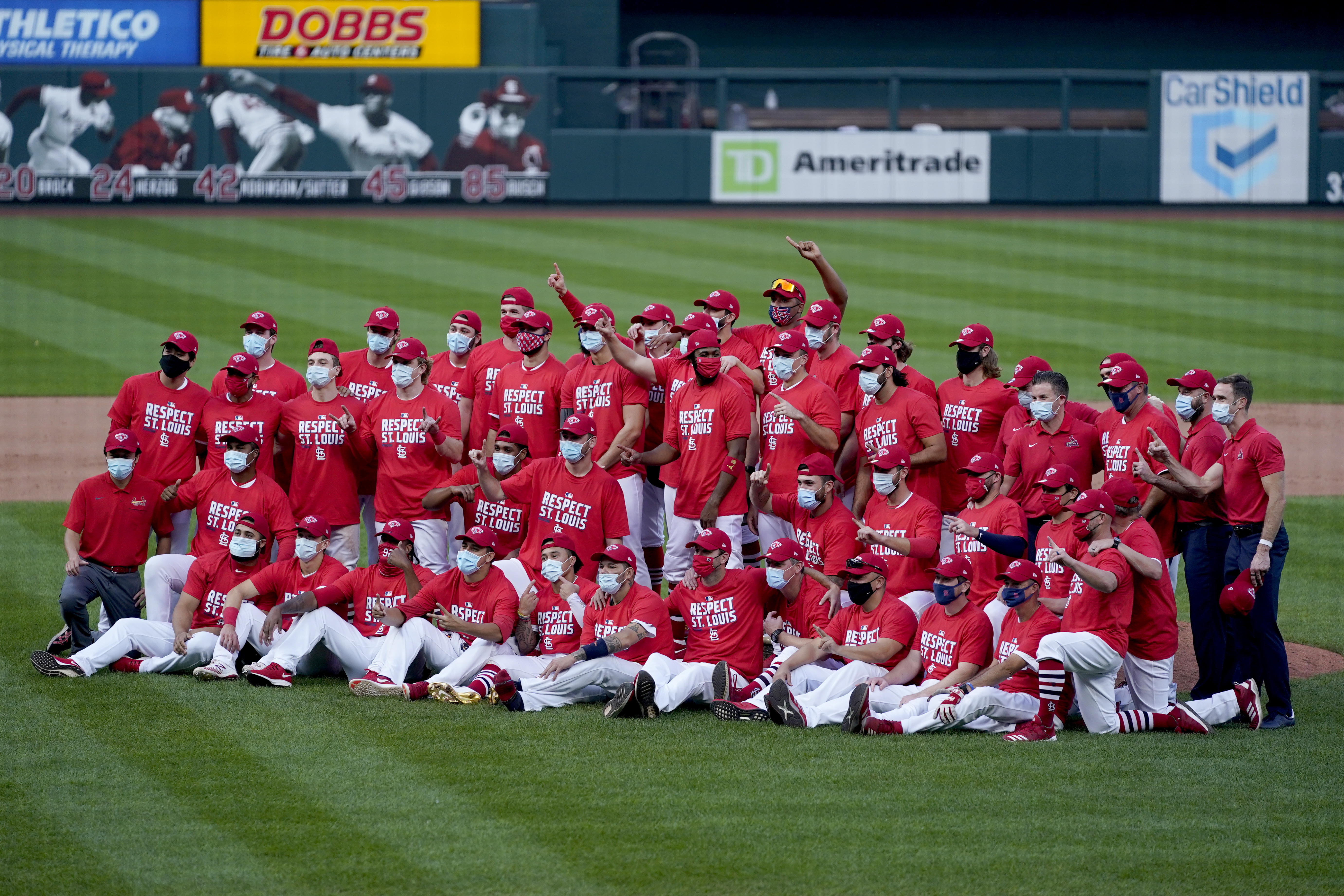 Cardinals beat Brewers, both clinch postseason berths –