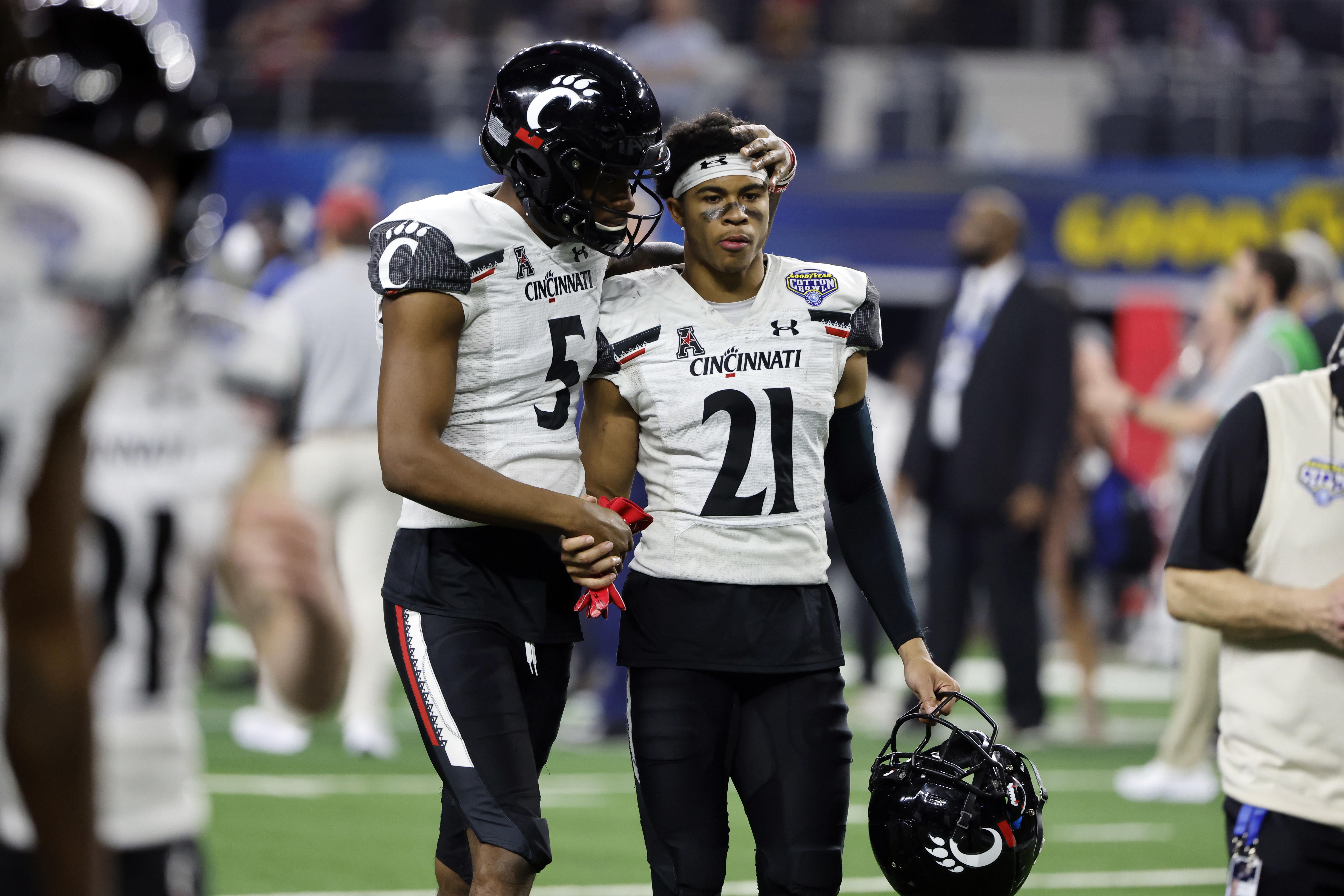 Desmond Ridder 2021 Full Season Highlights, Cincinnati Bearcats Senior  Quarterback