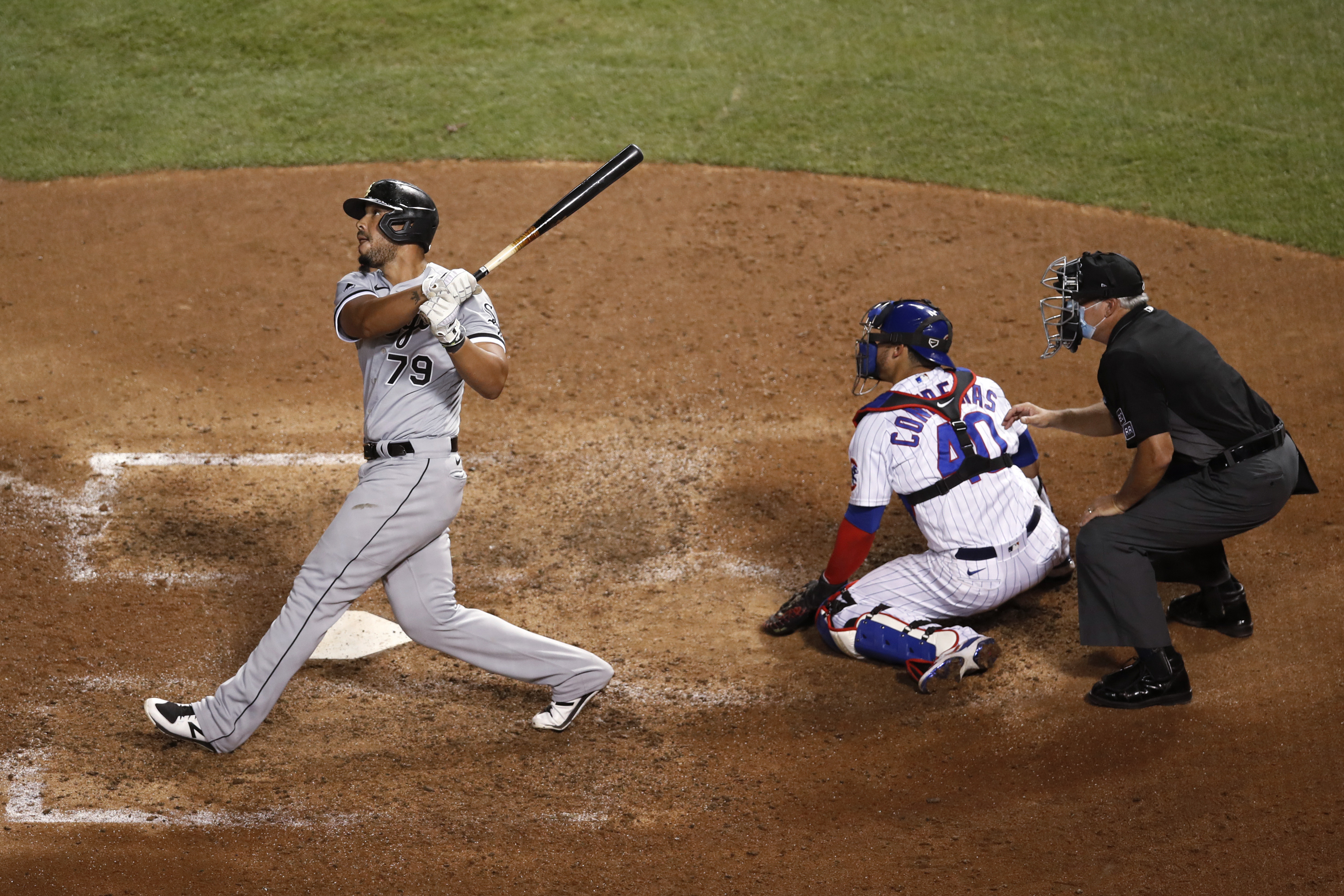 Abreu, White Sox top Red Sox 3-1 in 10 for 5th win in row