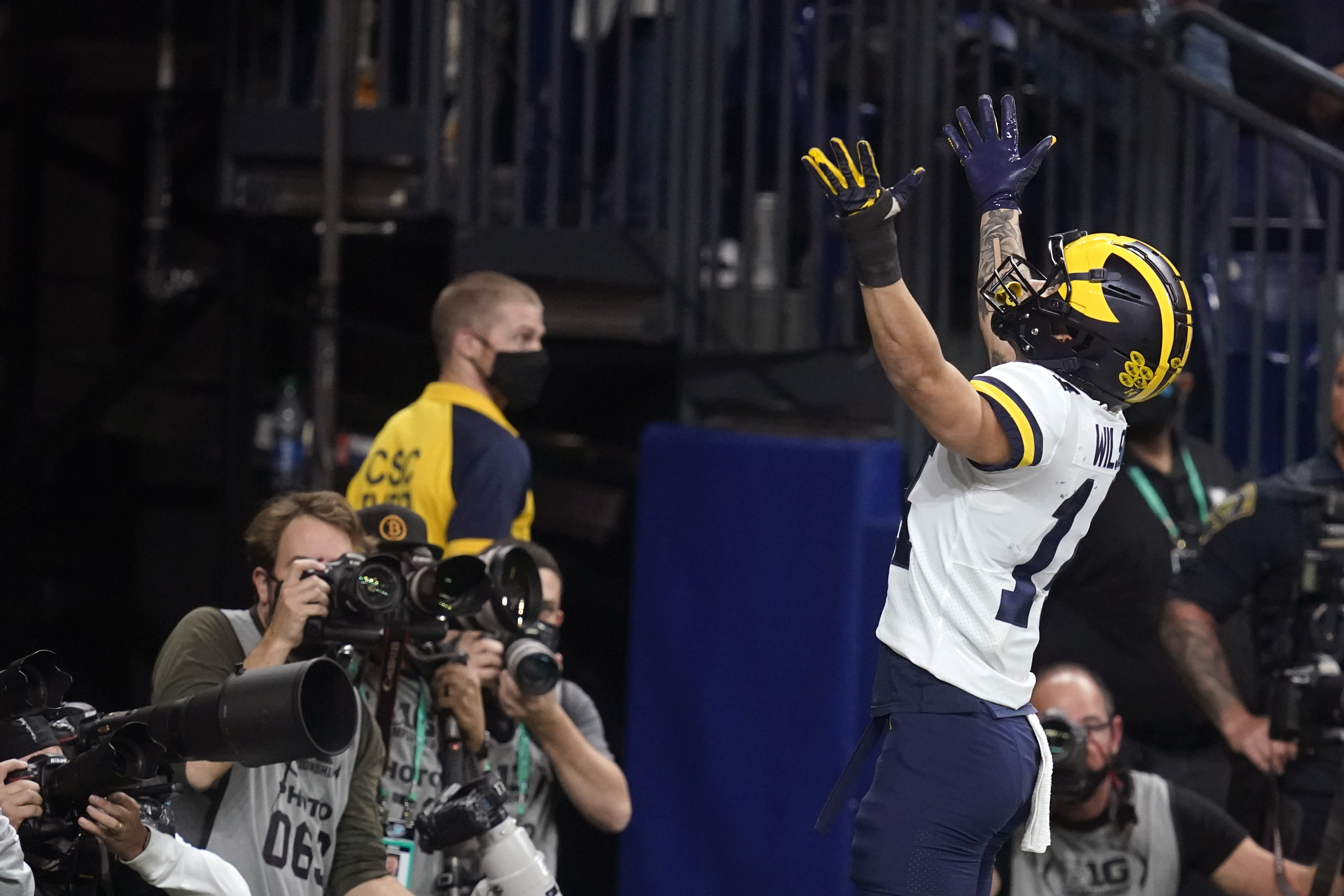 No. 2 Michigan takes Big Ten in rout, makes playoff pitch