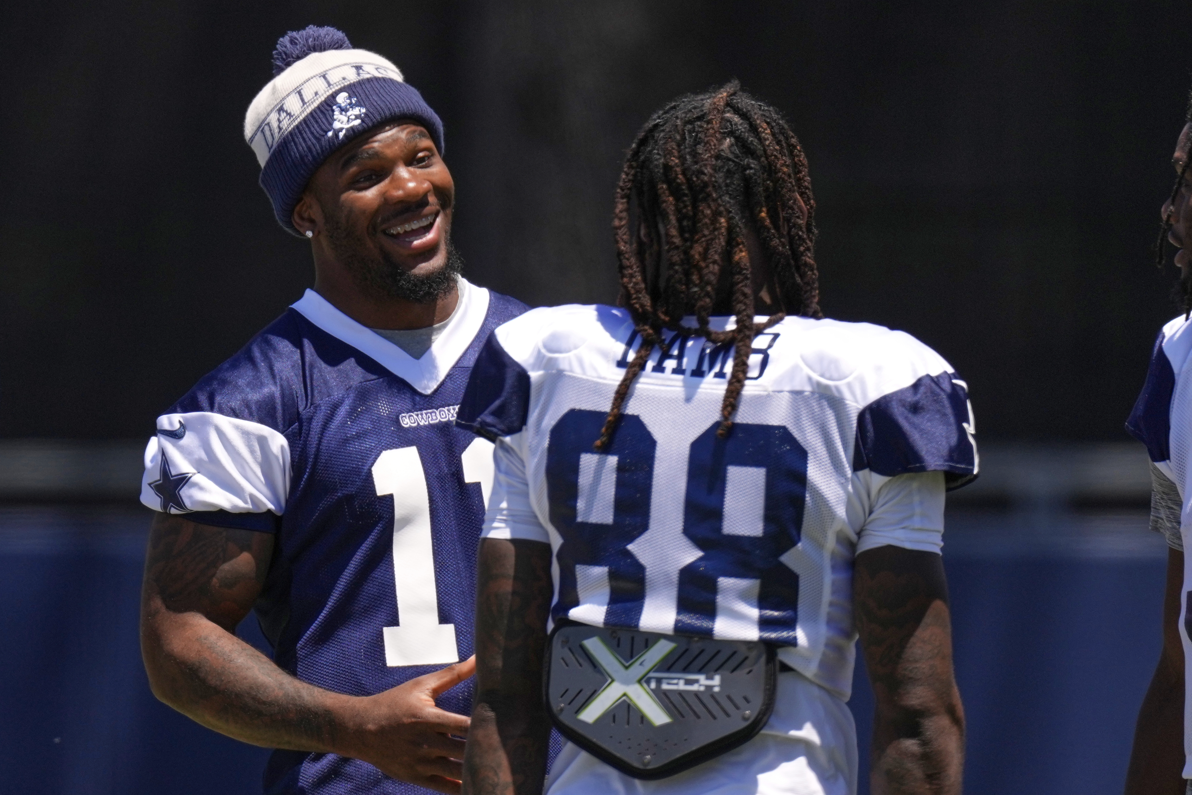 Cowboys star edge rusher Micah Parsons requests trade and says team won't  negotiate