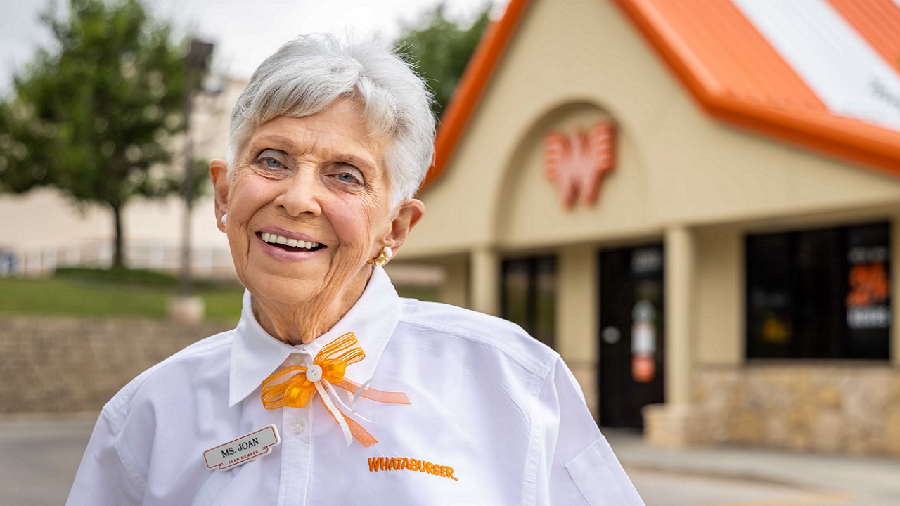 90-year-old woman celebrates birthday at Whataburger where she's worked for  12 years