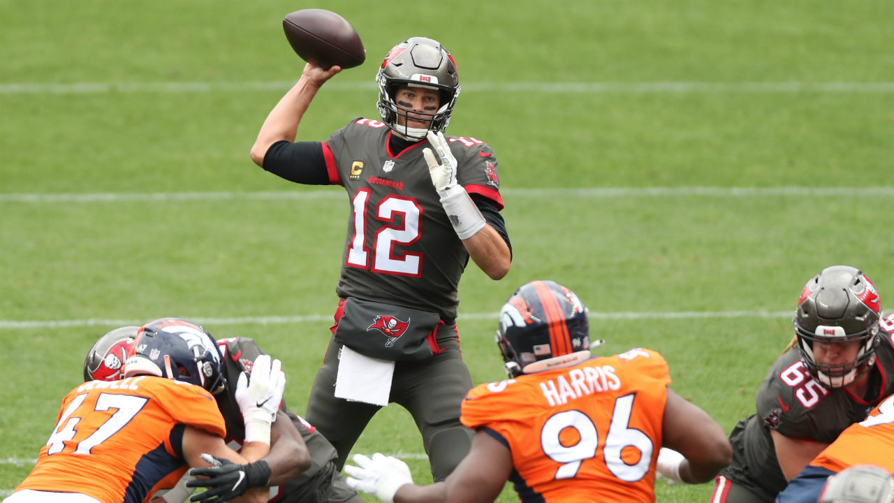 Broncos fall to 0-3, lose to Buccaneers 28-10