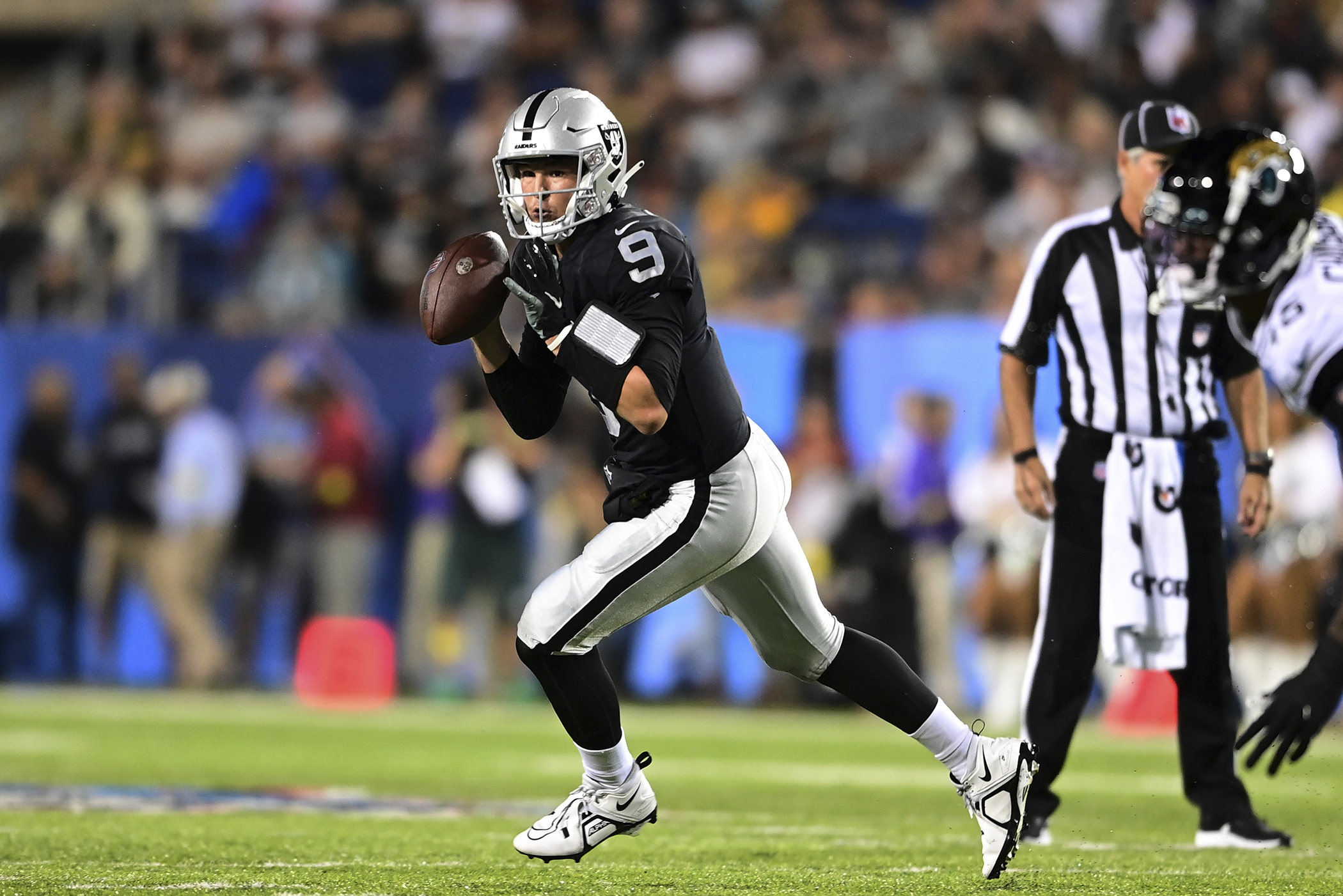 Raiders give McDaniels happy homecoming, beat Jaguars in Hall of