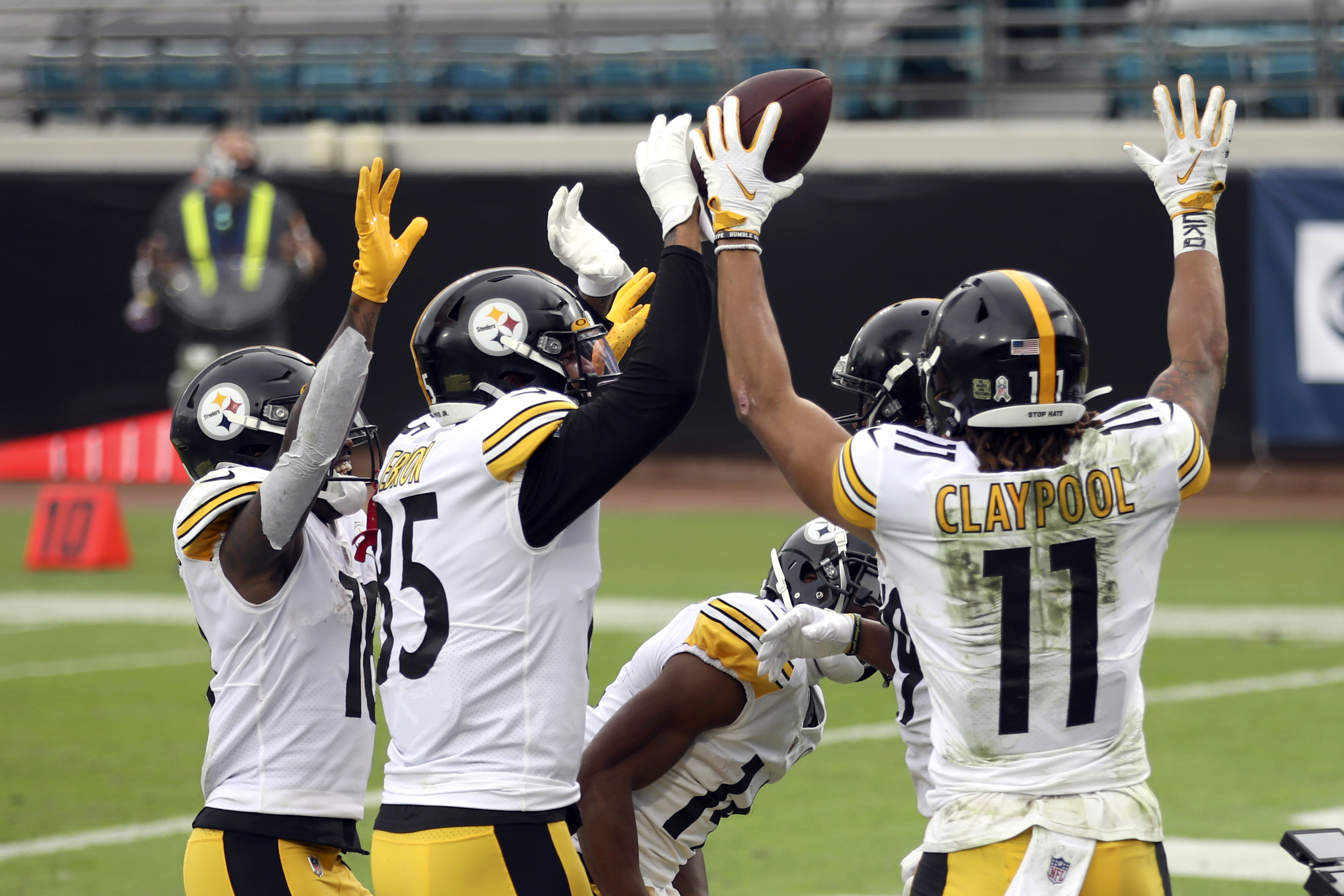 Steelers dominate skidding Jaguars 27-3, remain unbeaten