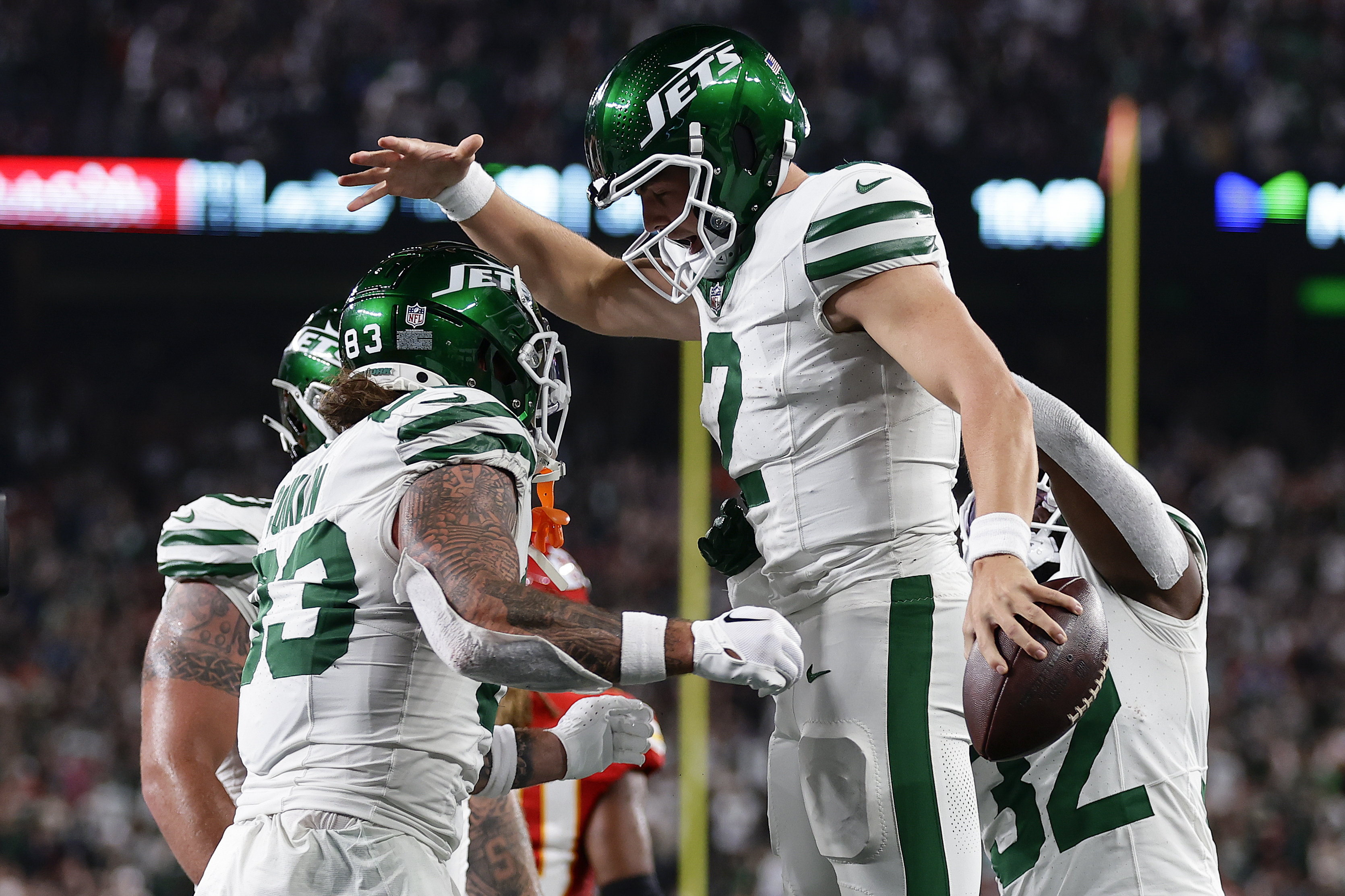 Rain at MetLife leads to fumble-filled play during Bears-Jets (VIDEO)