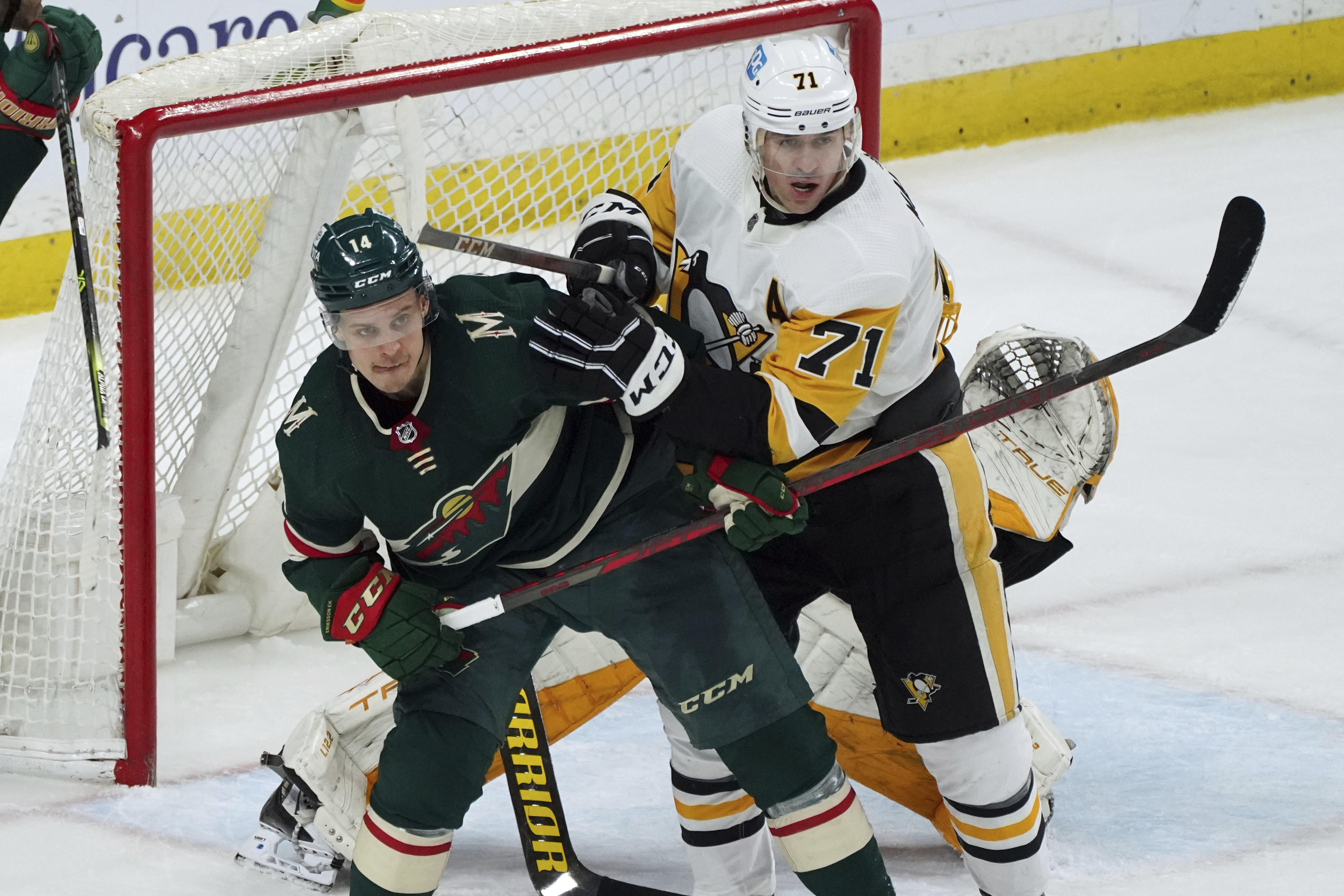 Mark Borowiecki Takes Cross-Check To The Face From Evgeni Malkin 