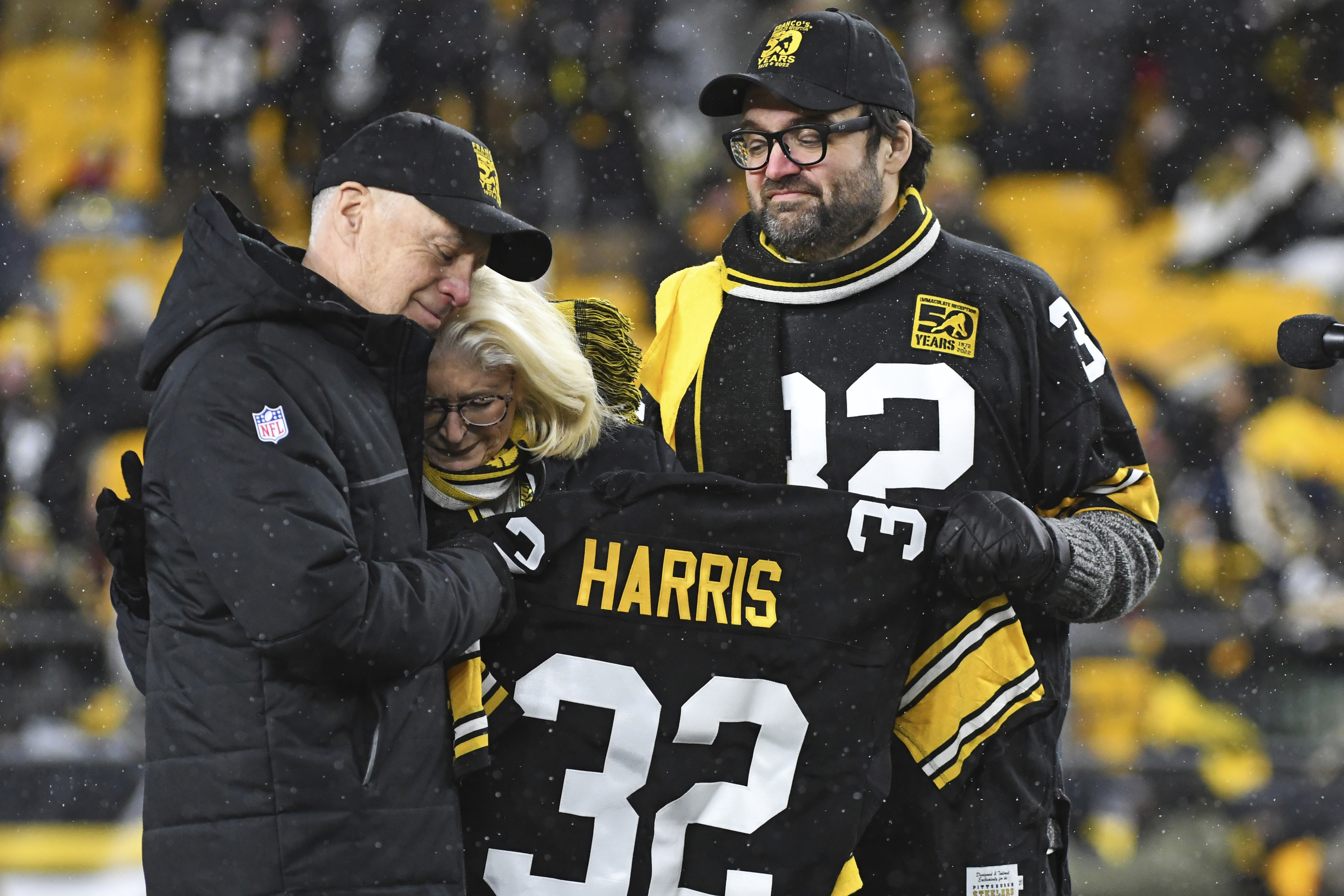 Steelers honor Franco Harris, cap emotional night with storybook comeback  vs. Raiders - The Athletic