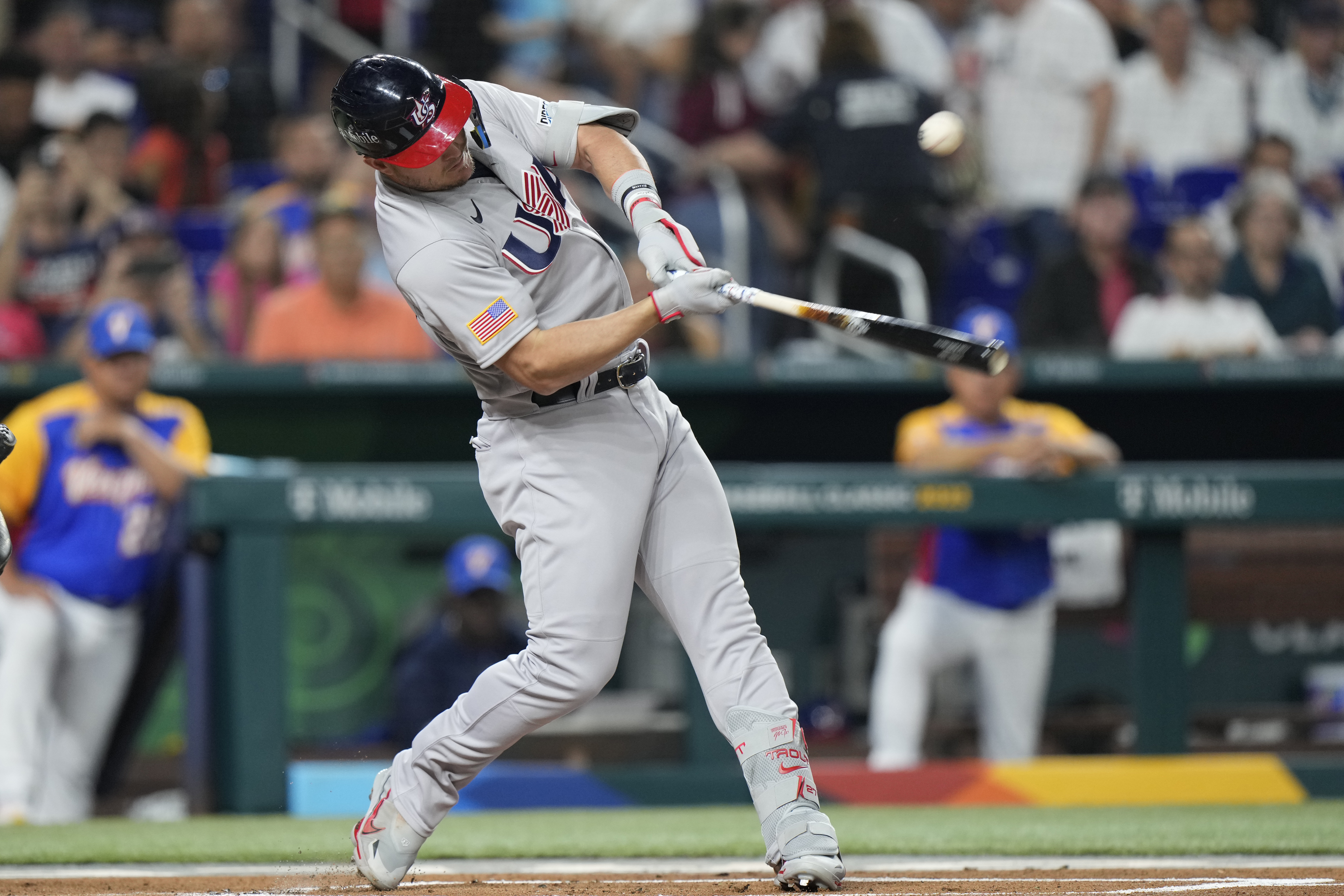 Jose Altuve gets hit on the hand by Bard and leaves the game : r/baseball