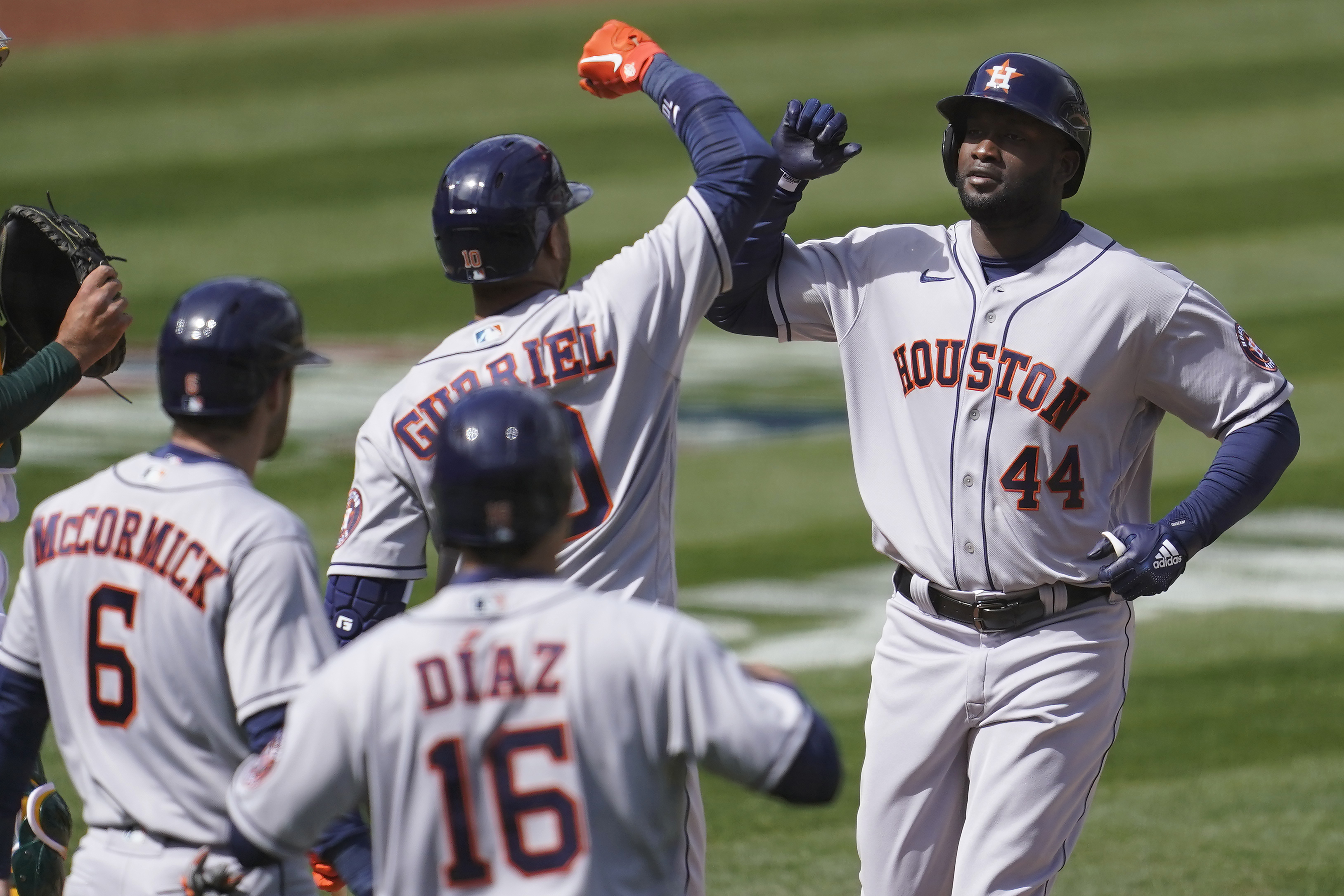 Astros Aledmys Diaz Out With Left Hand Fracture - Last Word On Baseball