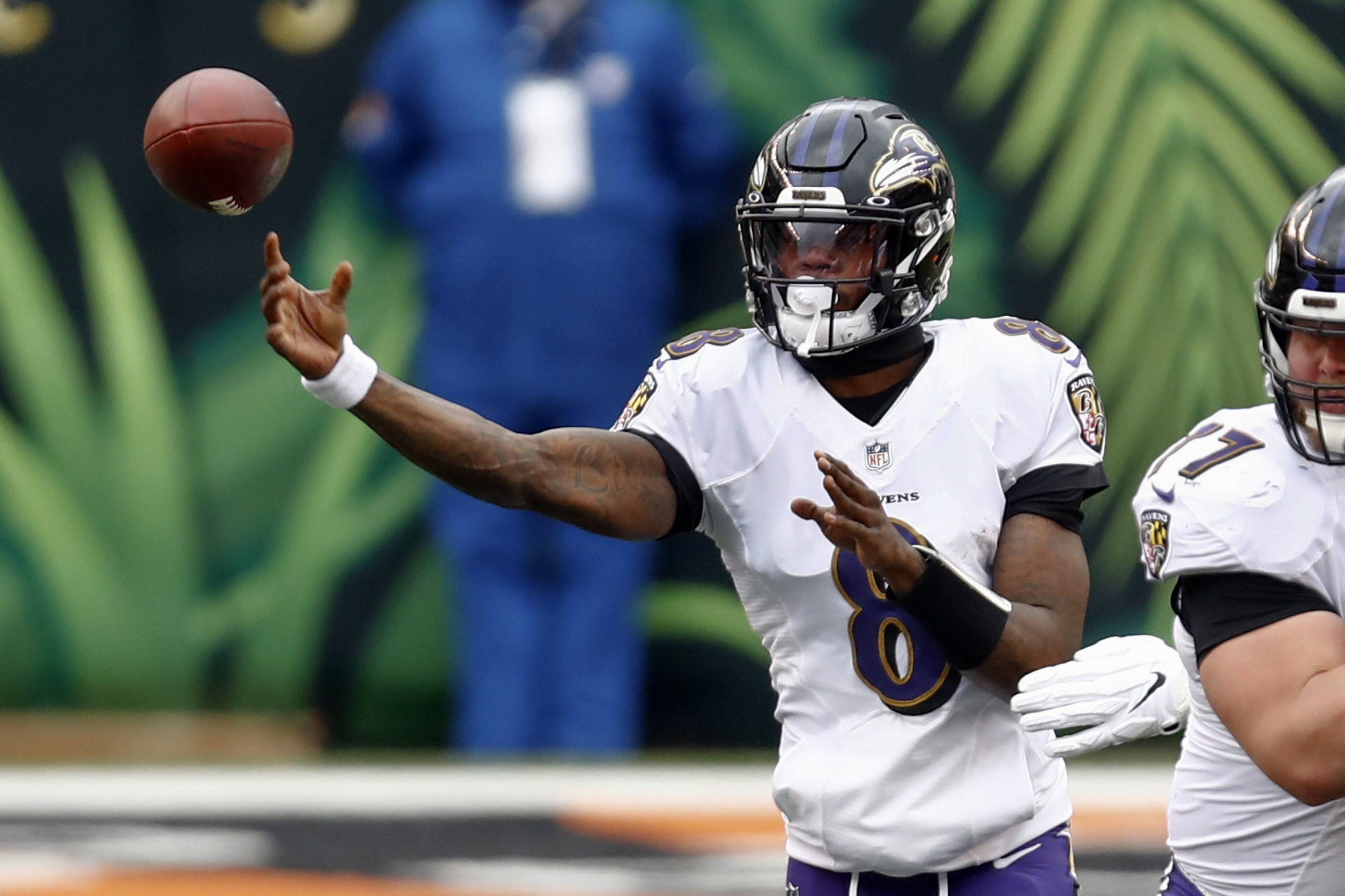 Ravens clinch playoff spot with 38-3 rout of Bengals