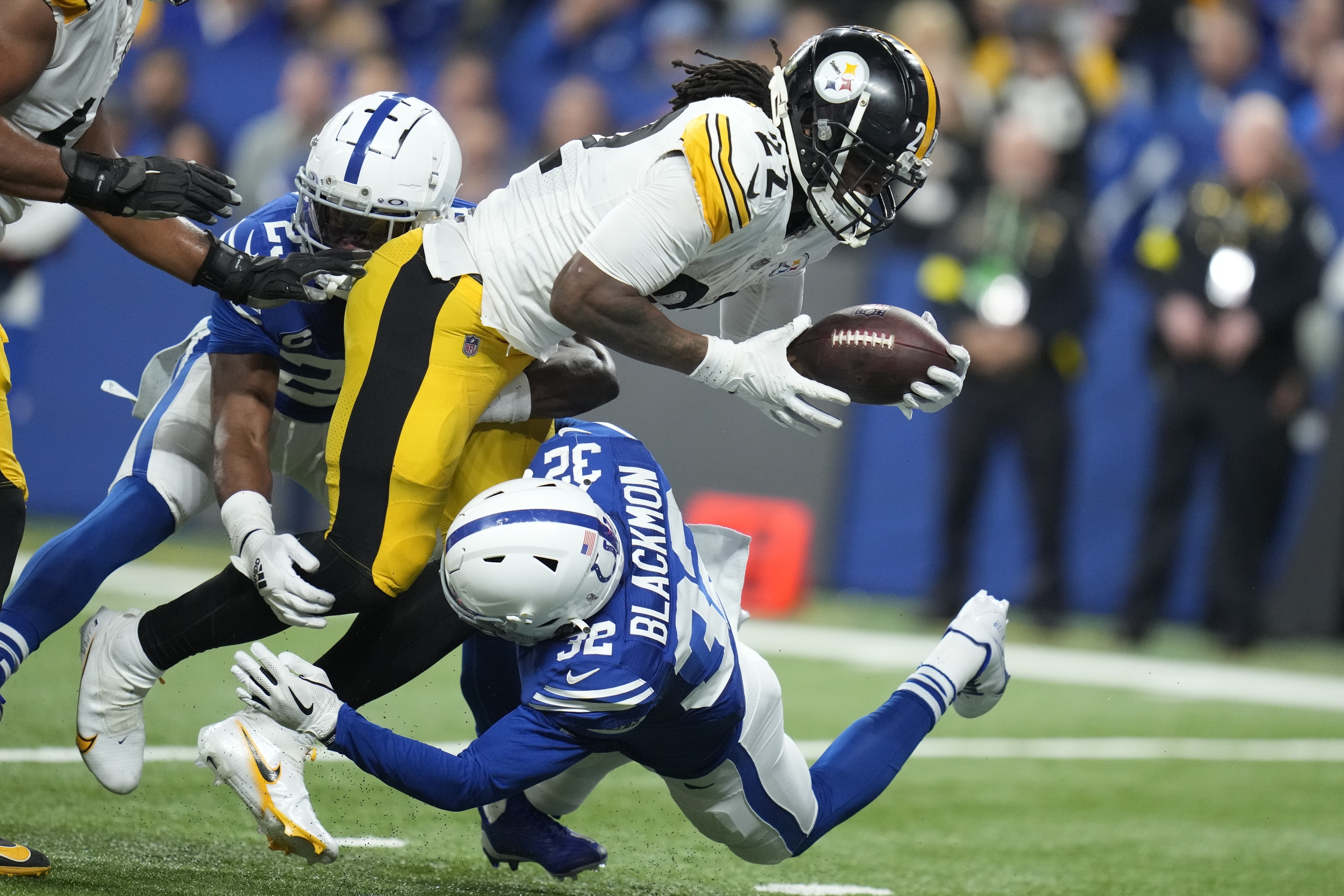 Benny Snell runs for go-ahead TD, Steelers hold off Colts 24-17