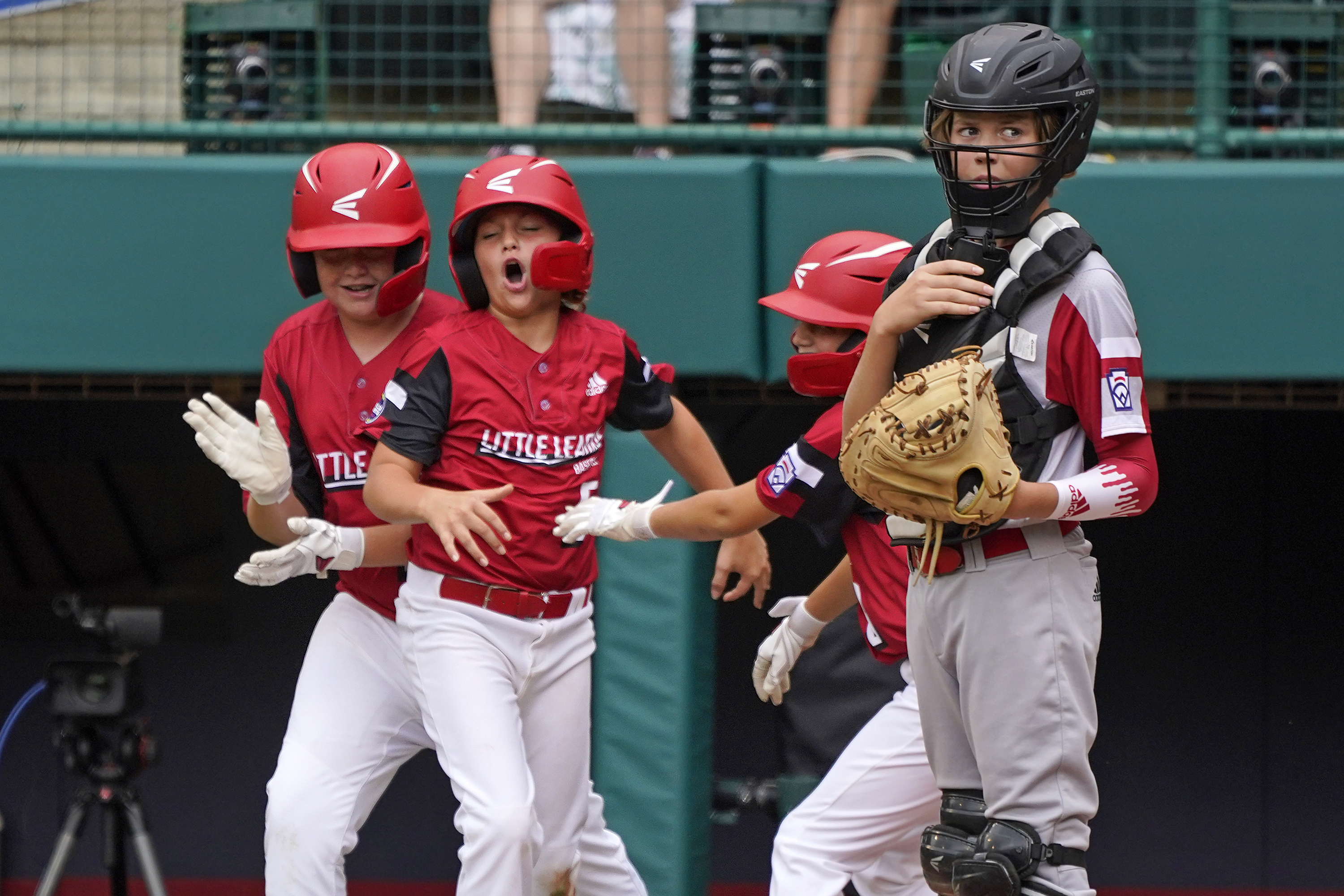 Michigan beats Hawaii 2-1 and moves into LLWS championship