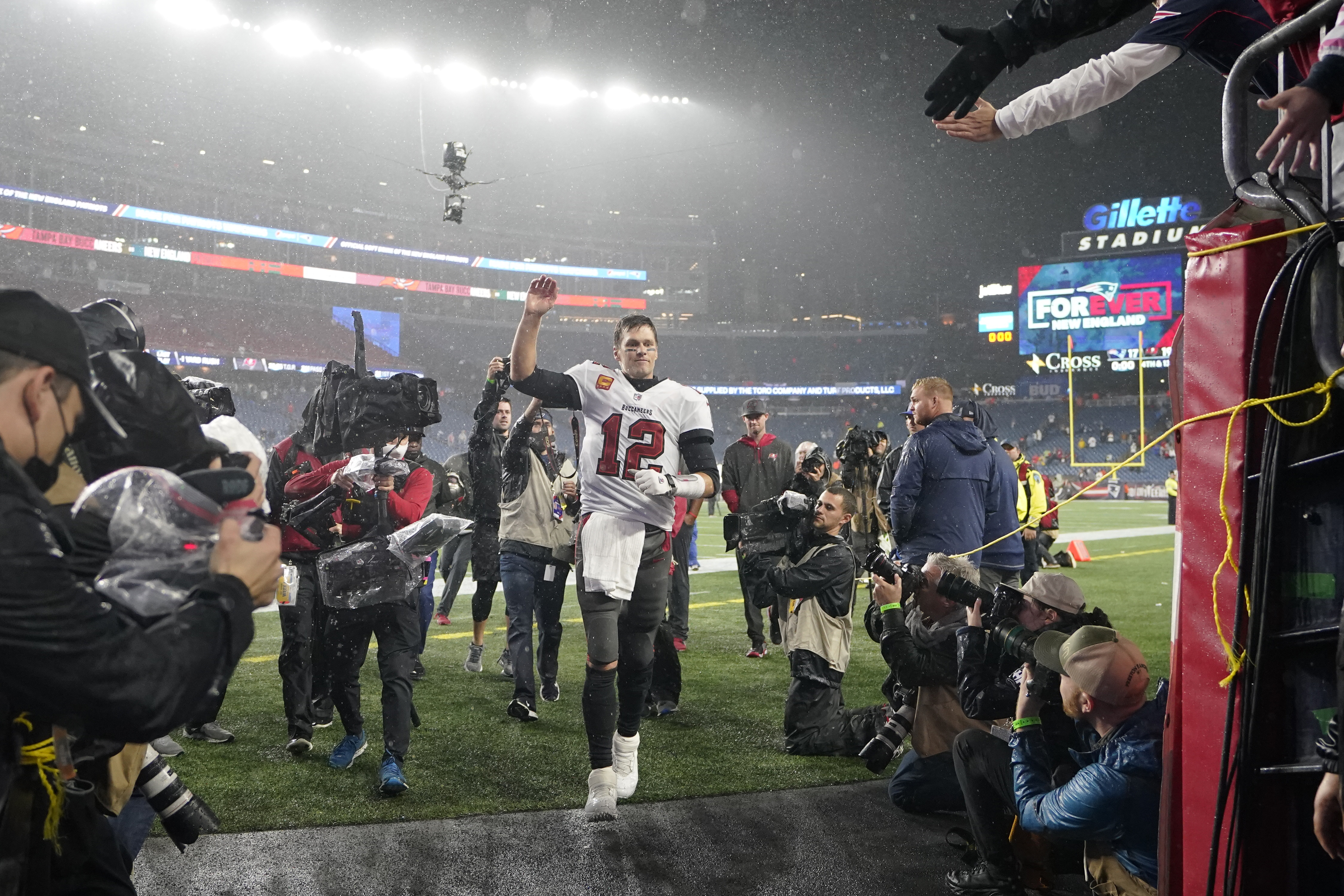 Patriots fall to Buccaneers 19-17 as Brady sets passing record