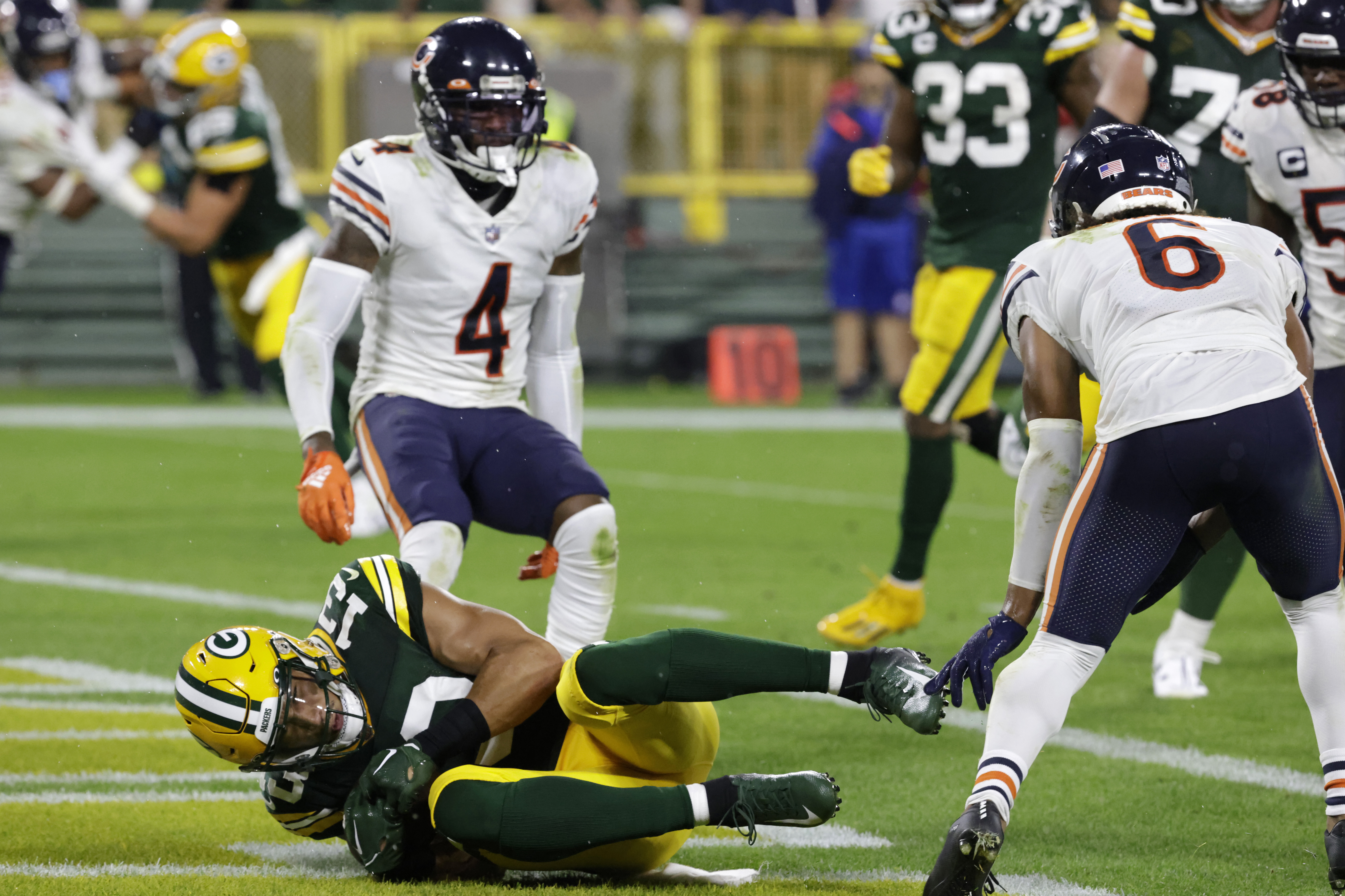 Jones runs wild, Packers bounce back with 27-10 win over Bears