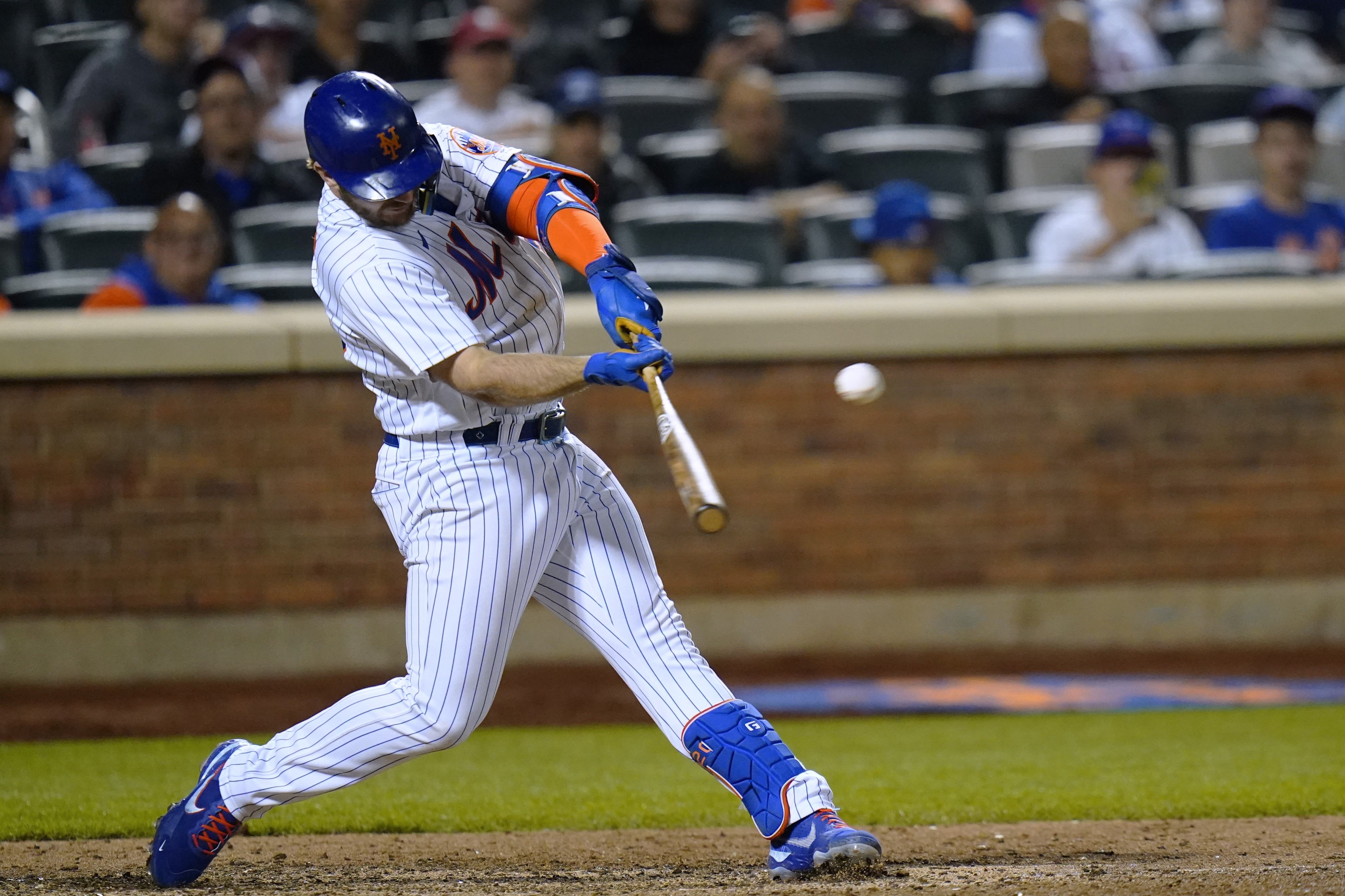 Mets' Starling Marte exits with injury after getting plunked