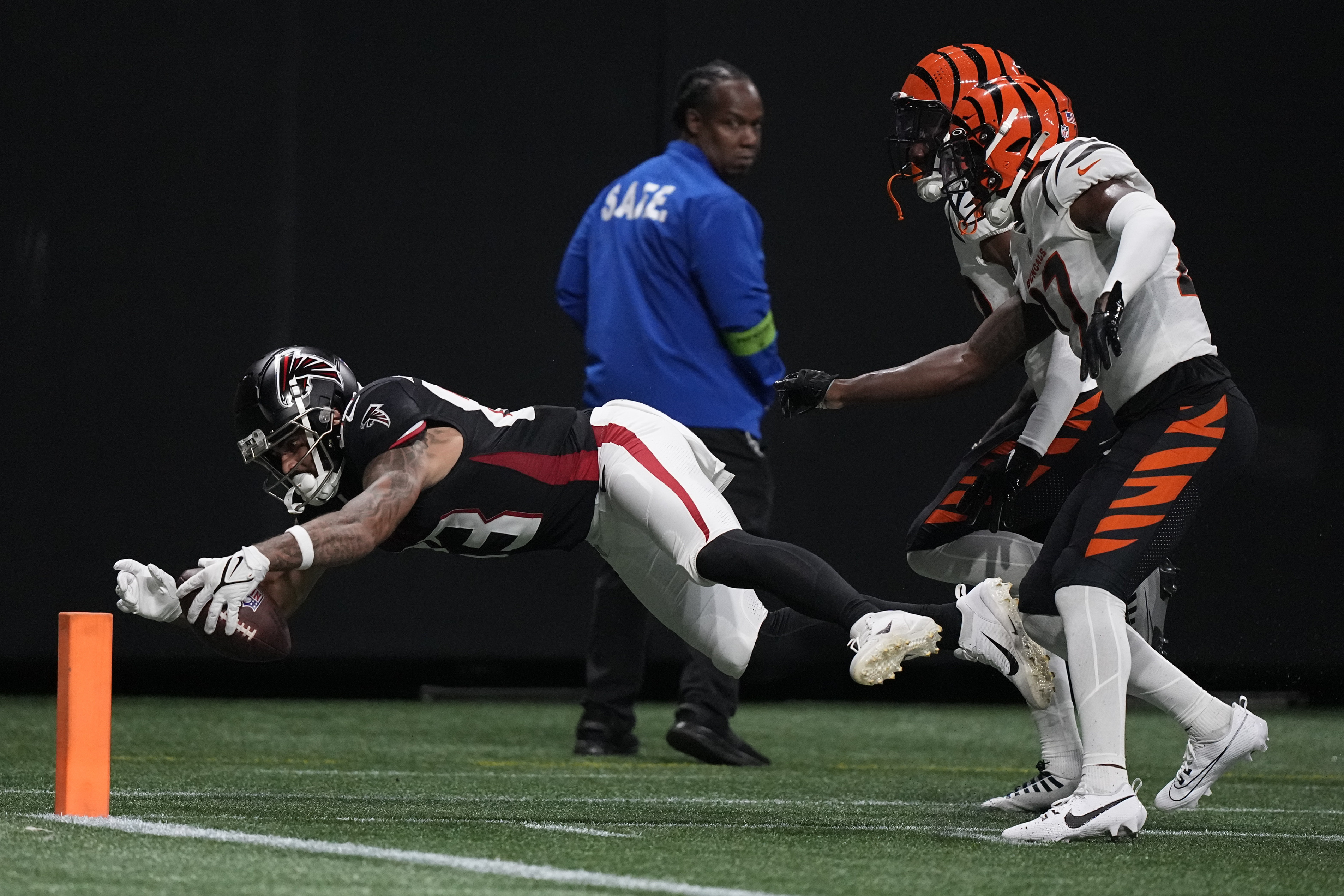 QB Desmond Ridder impressive in preseason debut, Falcons settle for 13-13  tie with Bengals