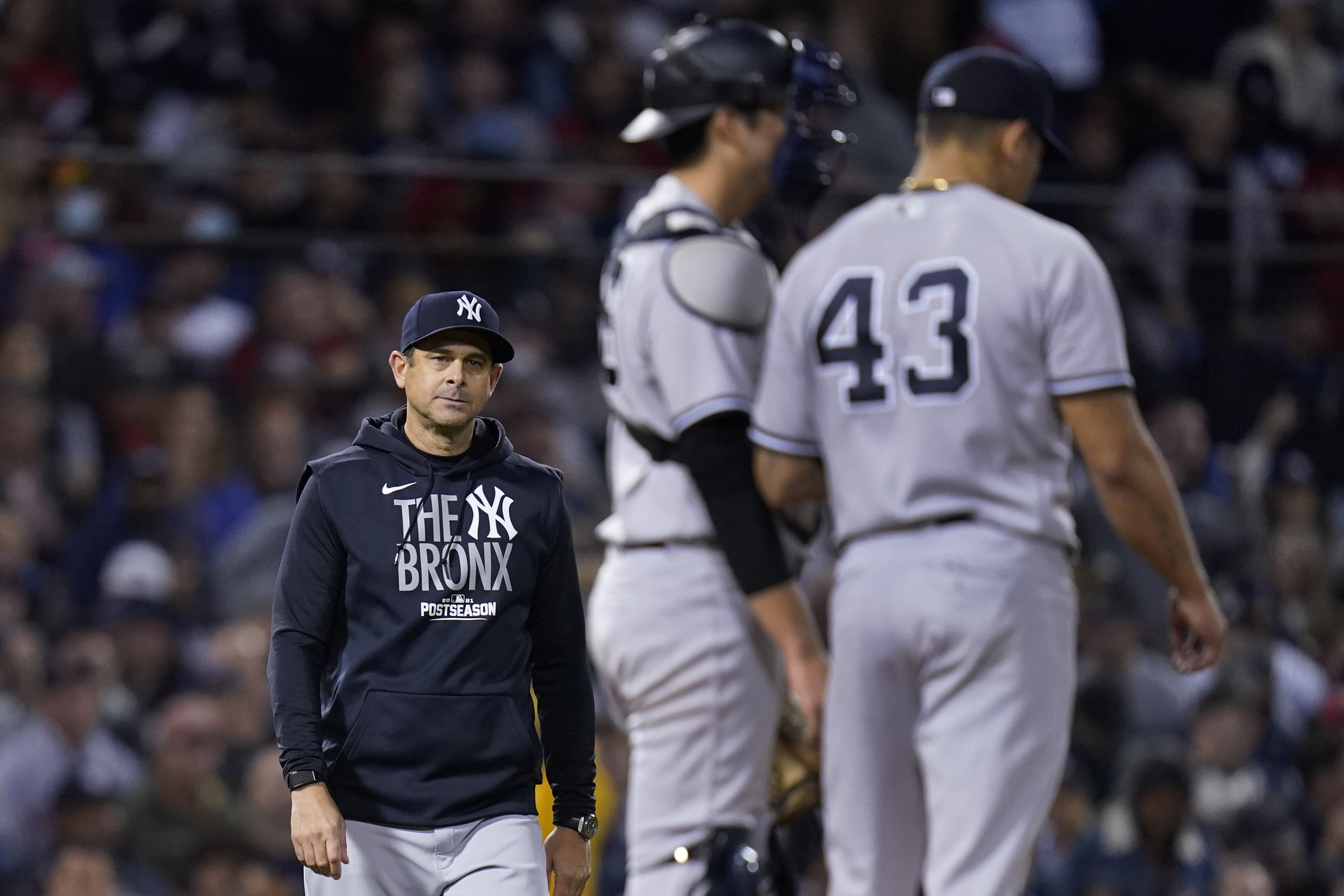 Baseball dents Luke Voit's elbow in amazing photo