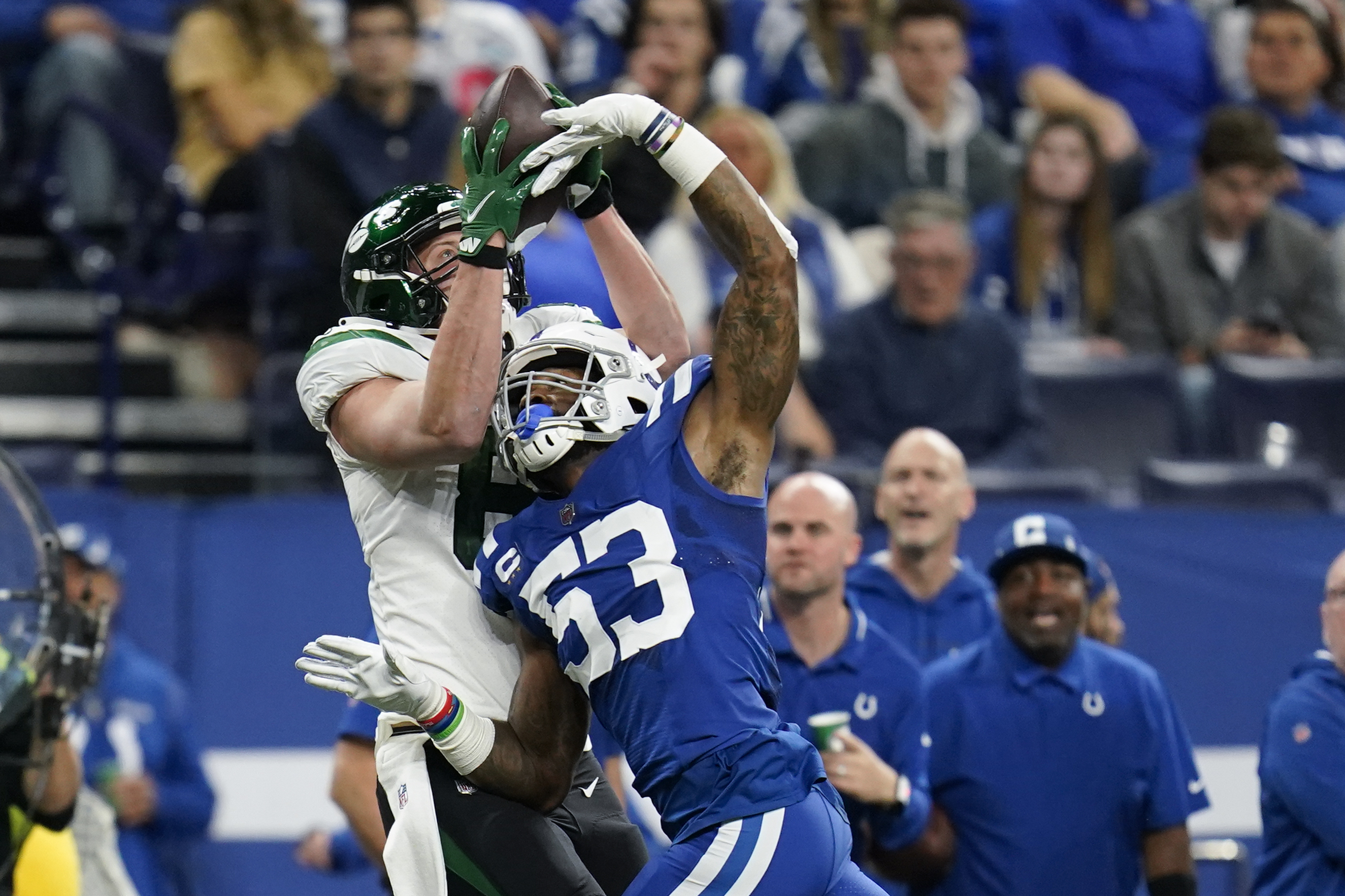 Taylor, Ground Game Help Colts Find Easy Path Past Jets - Bloomberg