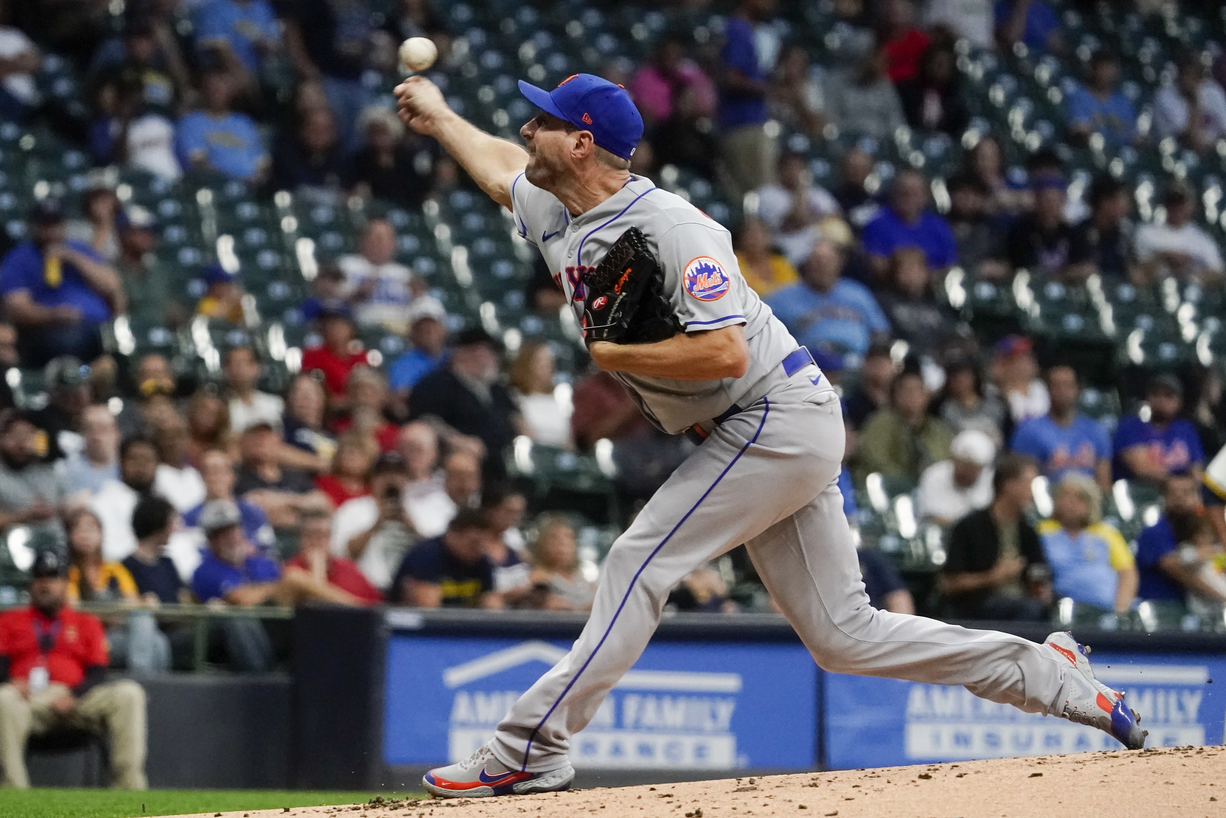 Mets' Max Scherzer leaves game after 6 perfect innings, team clinches  playoff spot