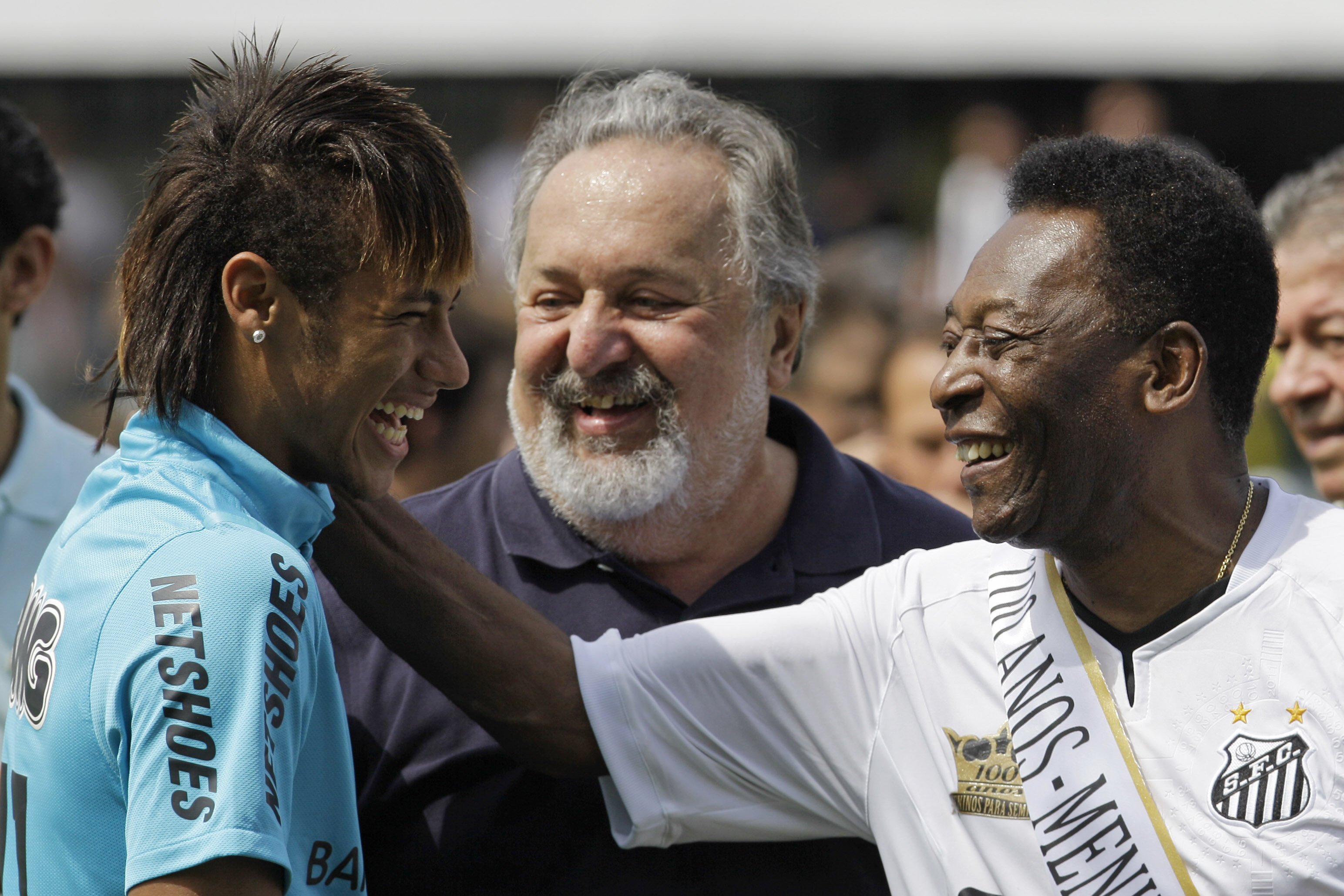Feuding no more, Pelé joins world in mourning Diego Maradona