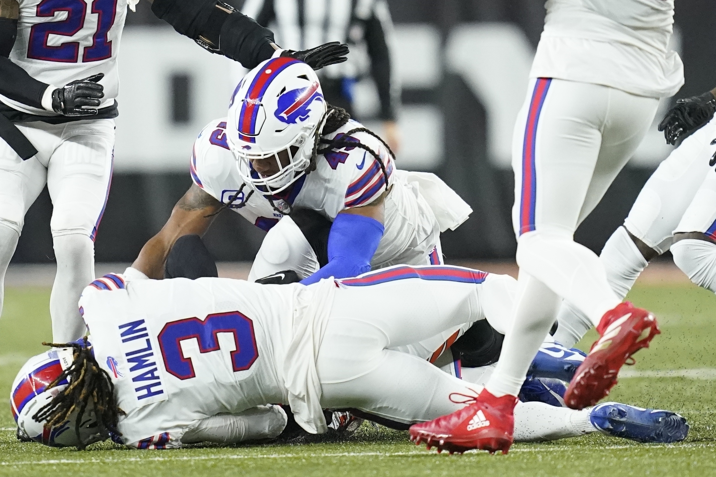 VIDEOS, PHOTOS: Aftermath of Damar Hamlin's collapse captured in detail;  See the somber reaction as fans pray for Buffalo Bills' safety