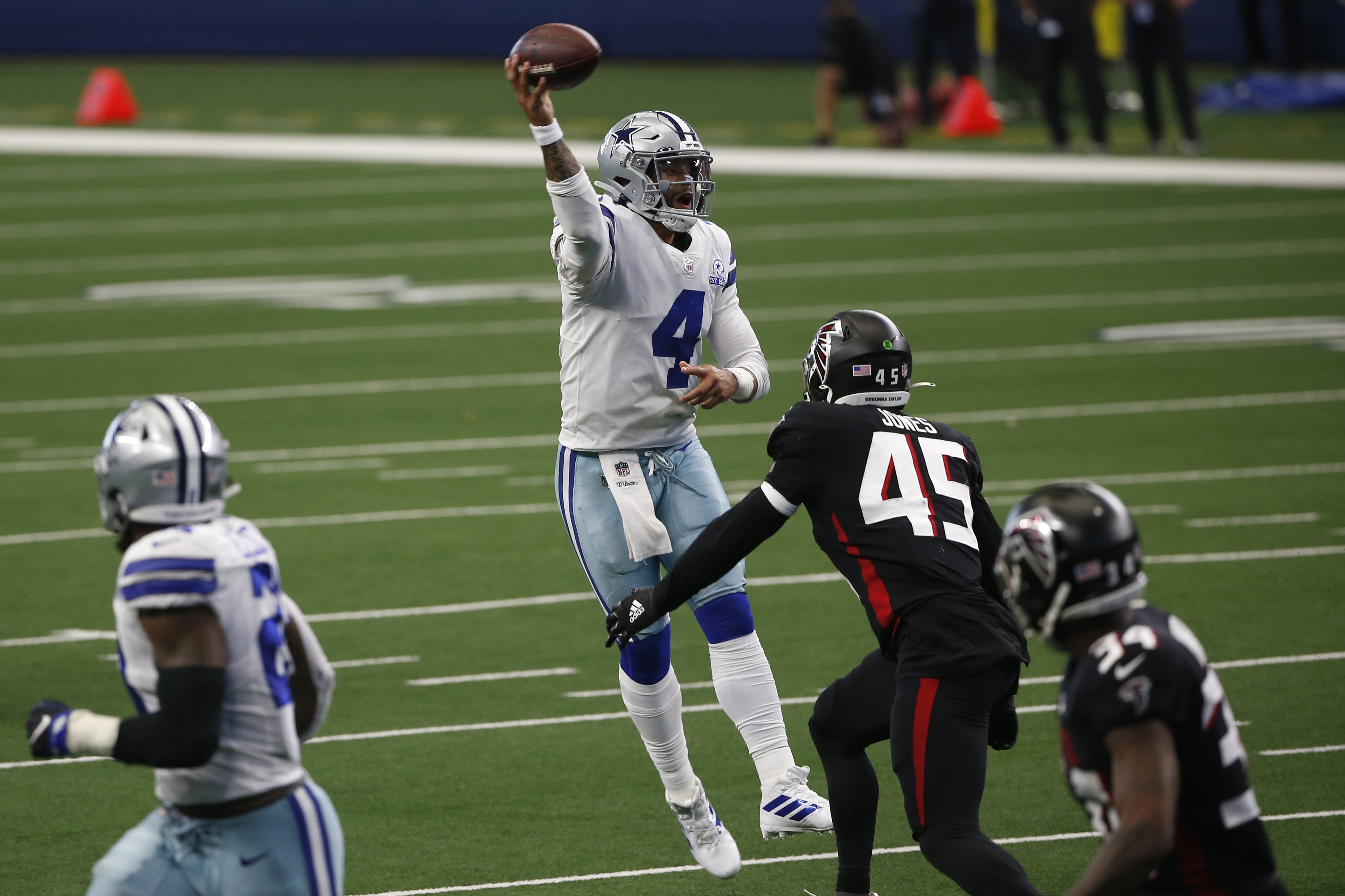 Cowboys' rally stuns Falcons 40-39 in McCarthy's home debut