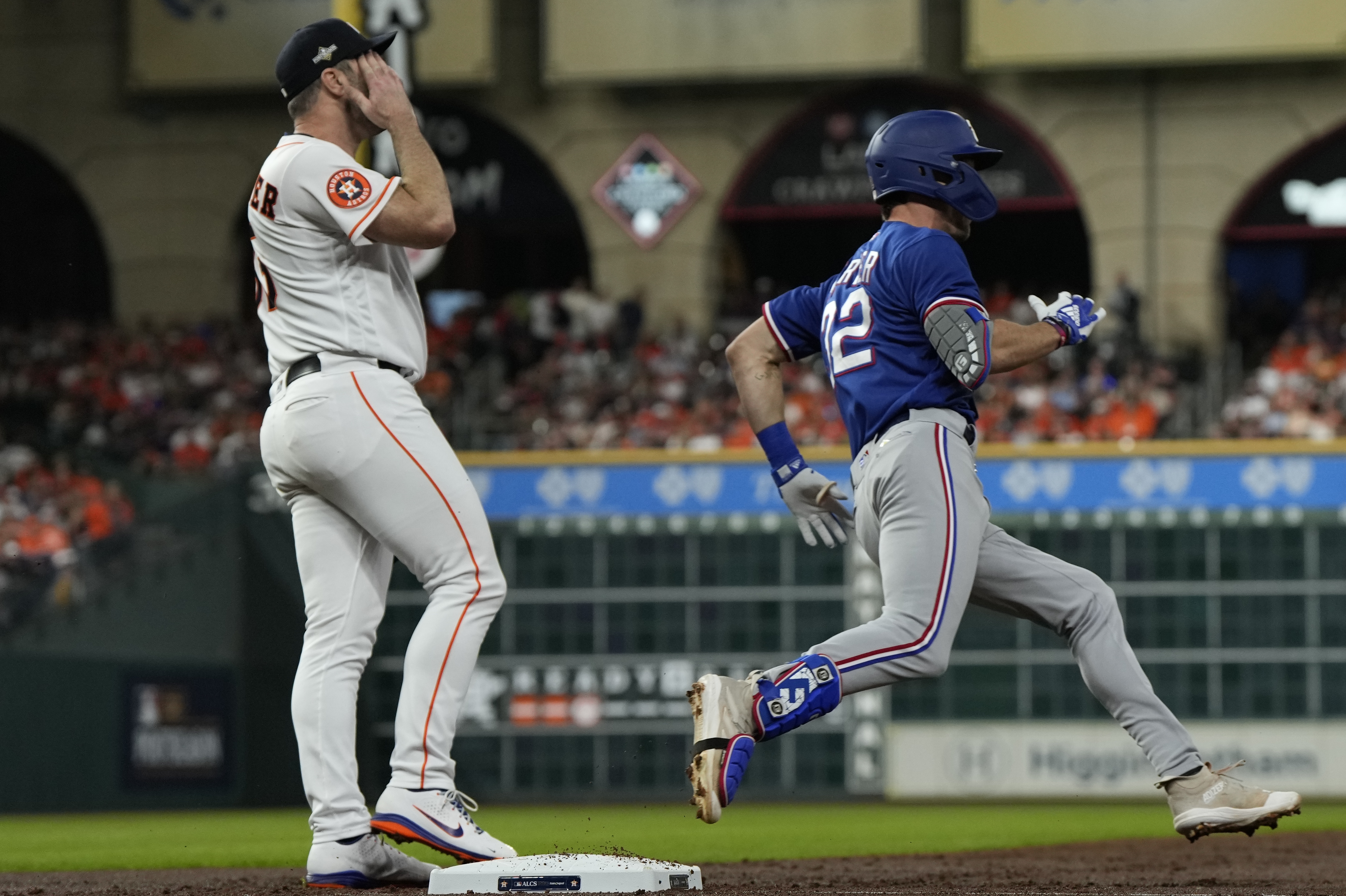 Astros' playoff hopes come down to the season's final week