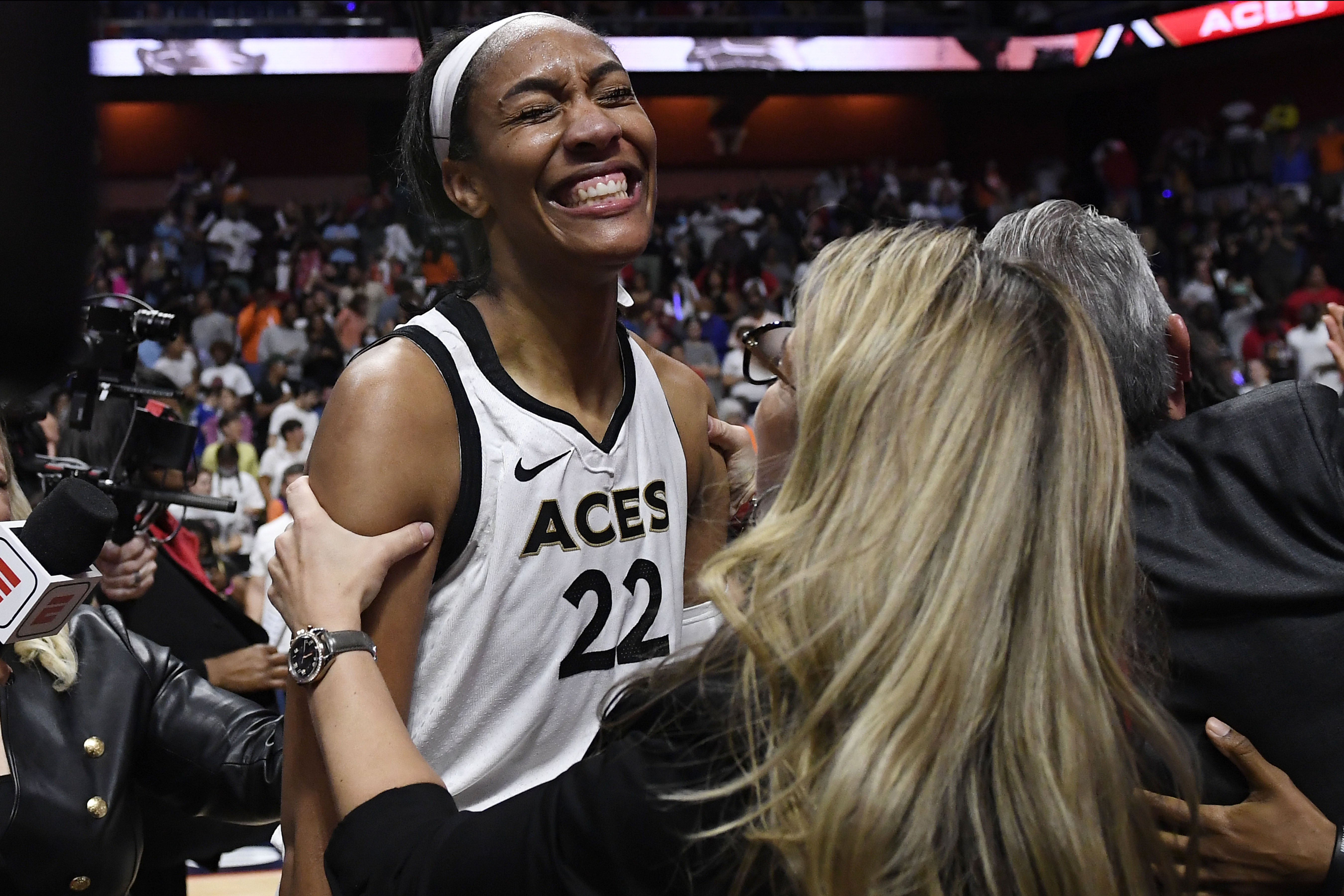 Becky Hammon details how Mark Davis' support led to Aces