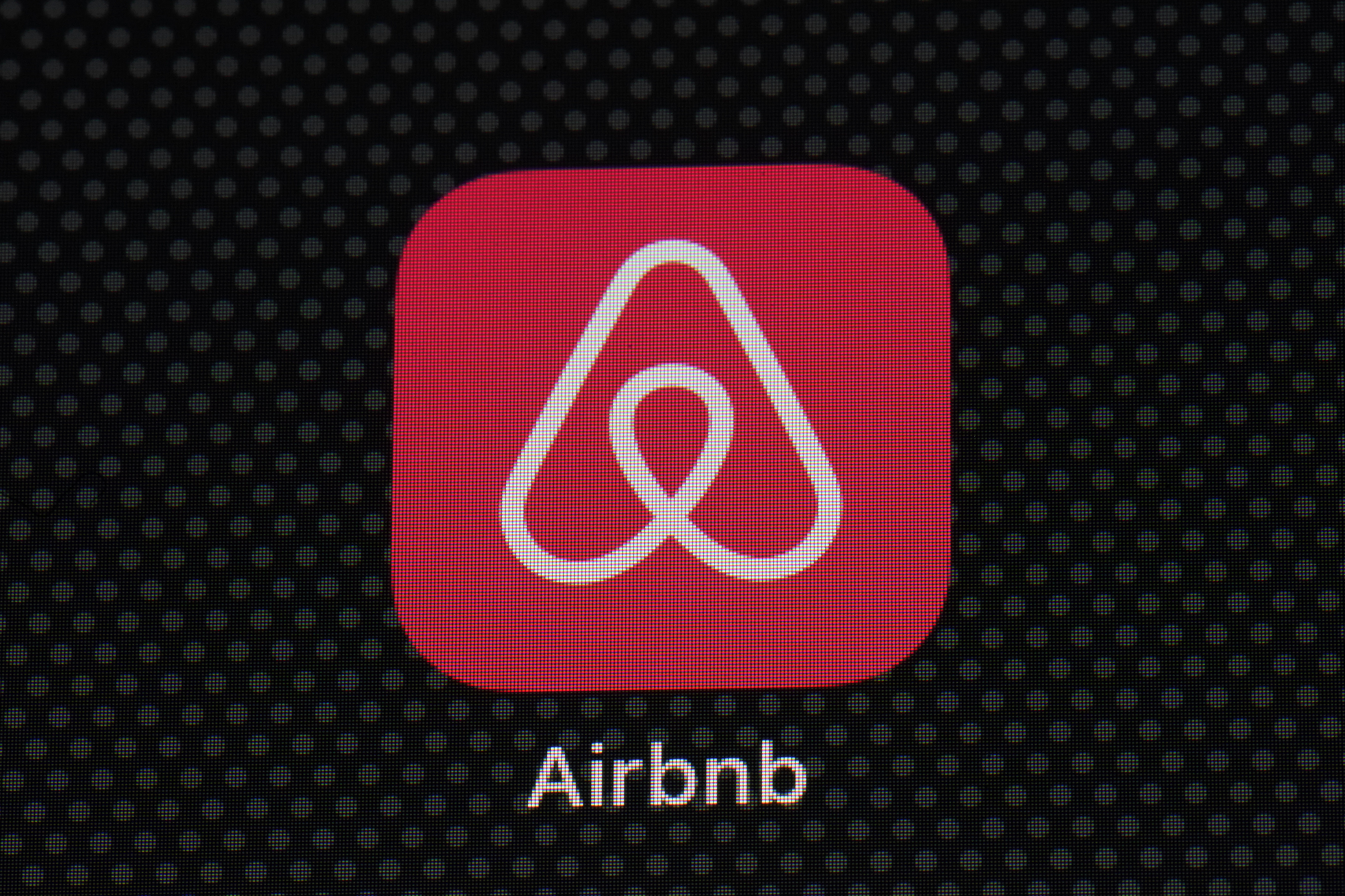 Airbnb profit jumps to $650 million in 2Q, as bookings increase