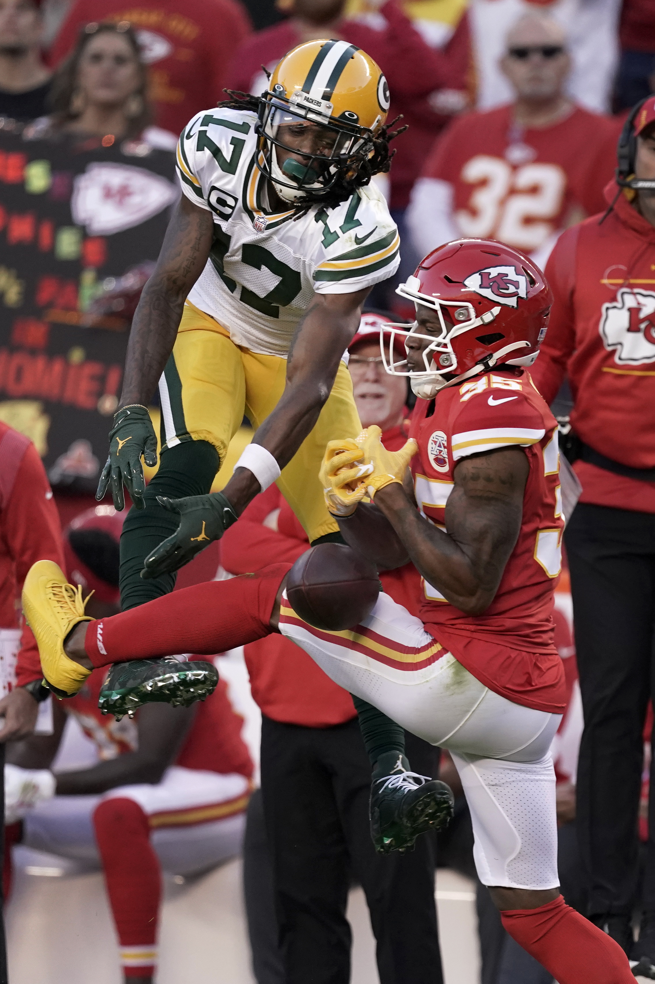 Chiefs edge Rodgers-less Packers 13-7 in defensive slugfest - KAKE