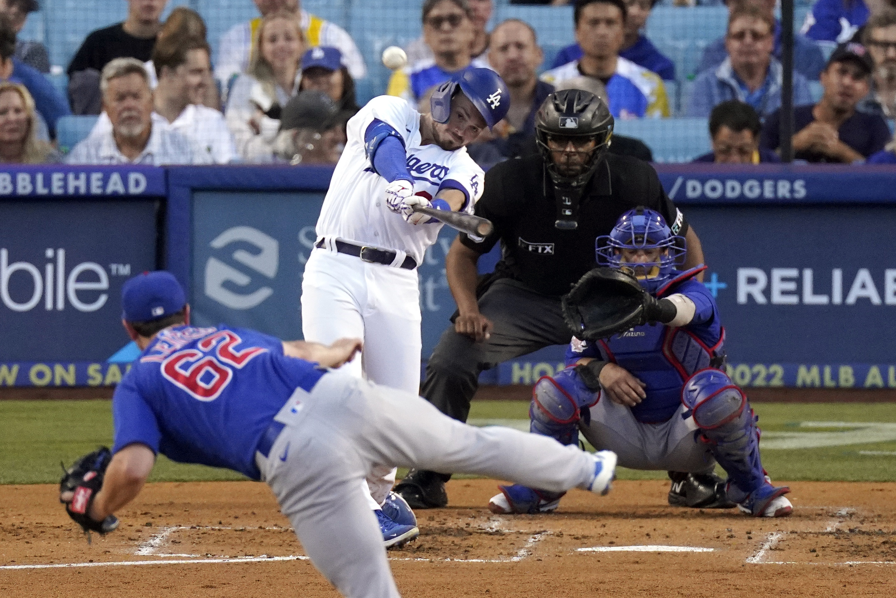 Gonsolin goes to 11-0, Dodgers get 4 HRs to beat Cubs 5-3