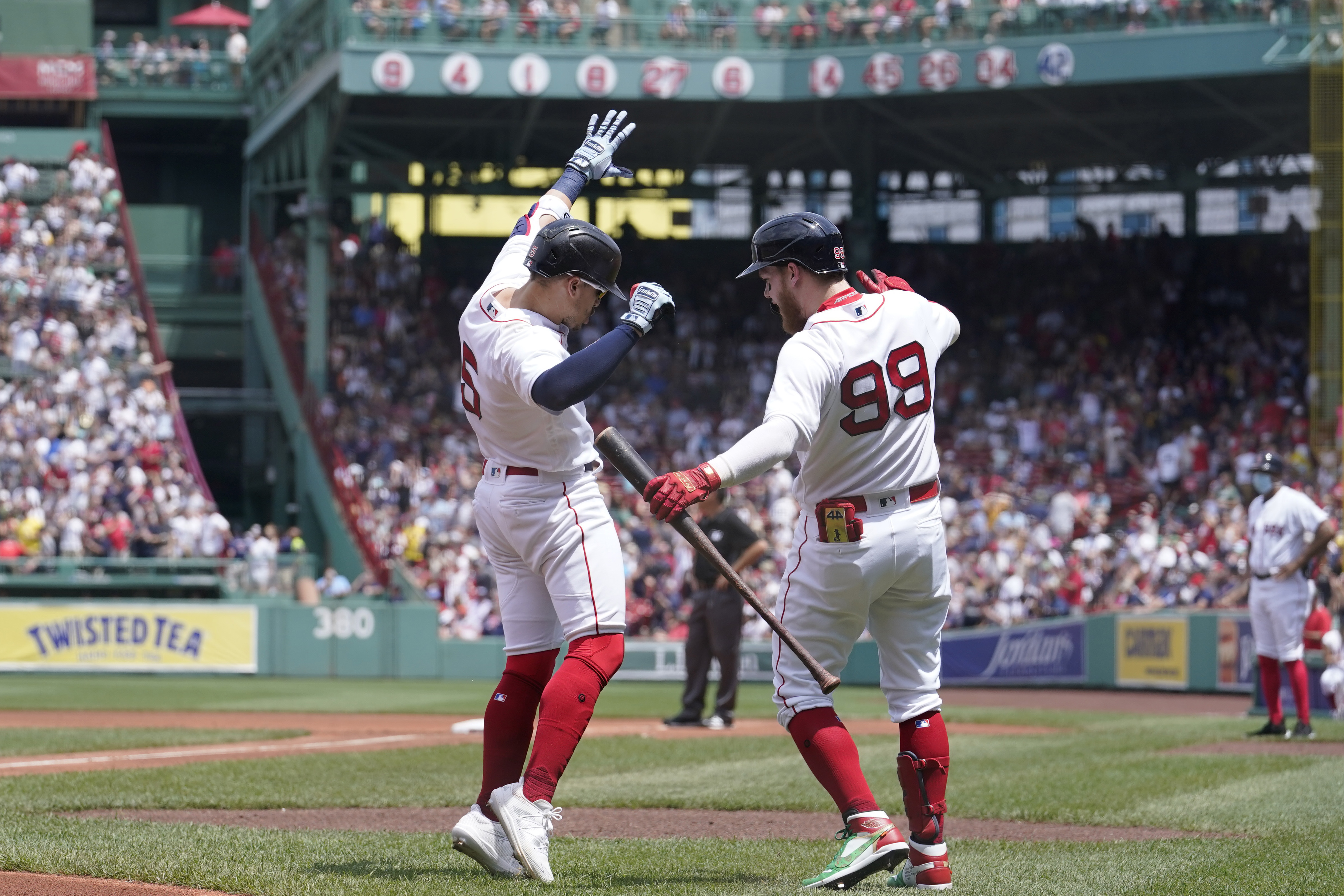 Christian Vazquez sparks Red Sox to home wins over Rays