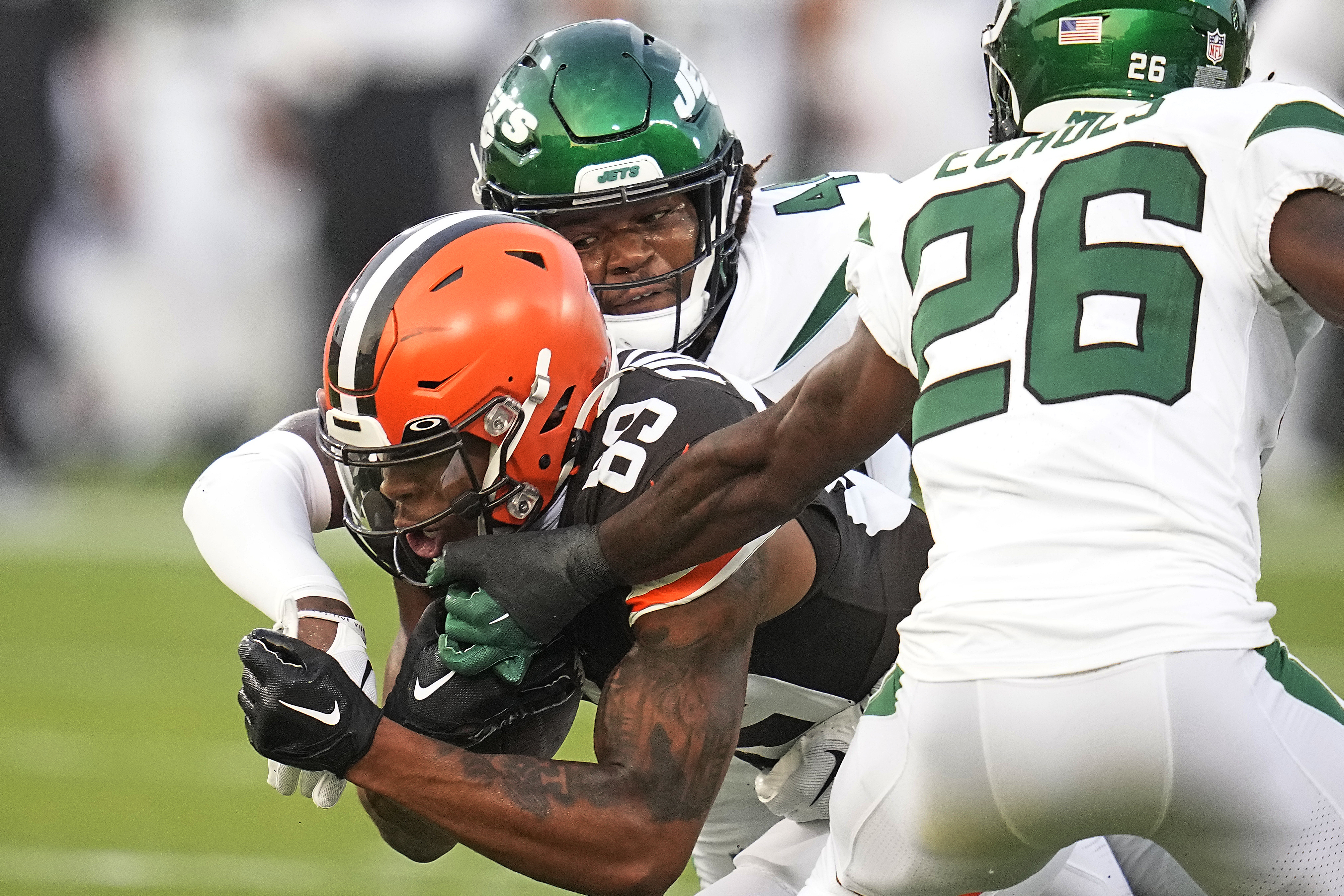 Jets begin Rodgers era with loss to Browns