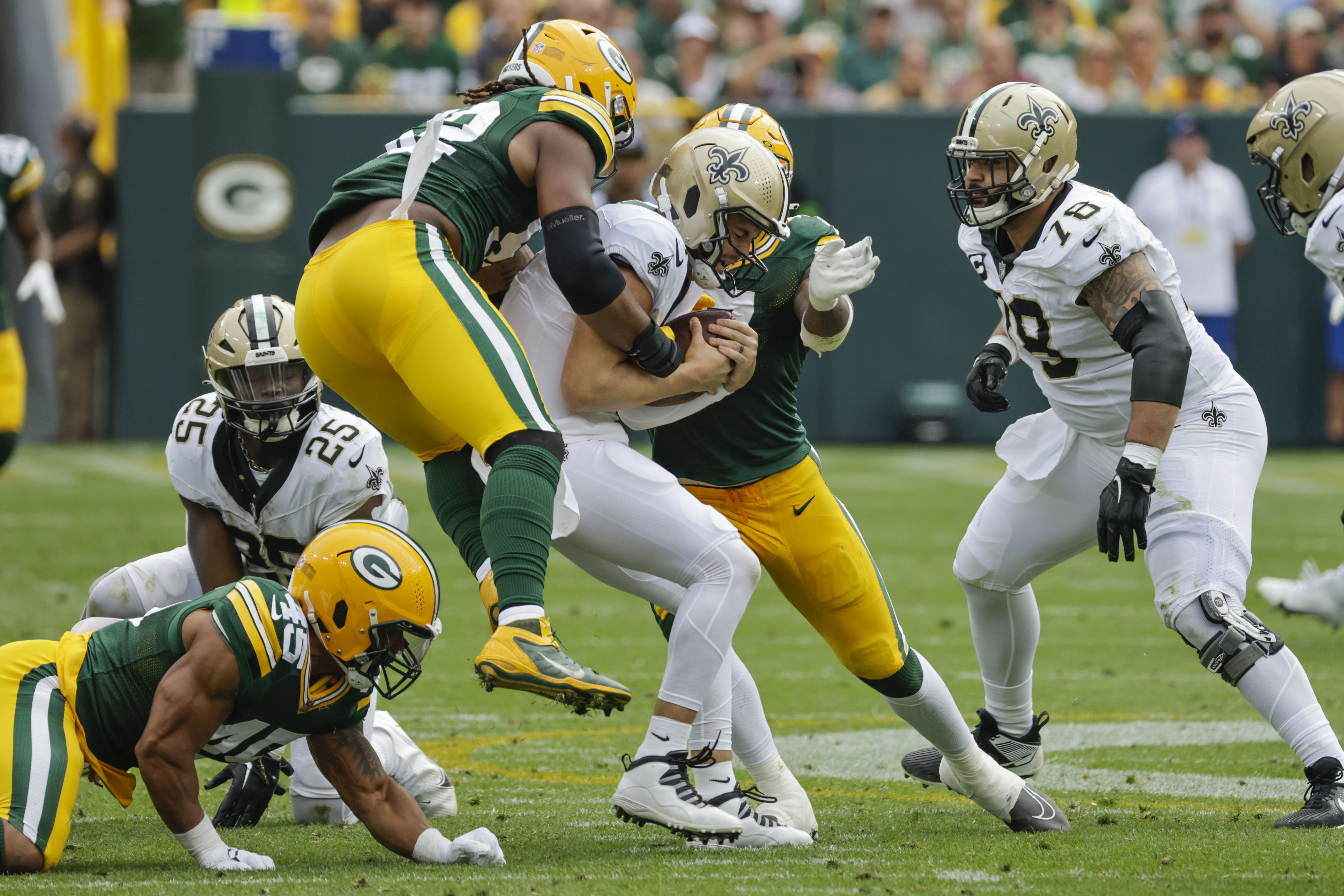 Quarterback Jordan Love rallies Green Bay Packers to 18-17 win over New  Orleans in his first start at Lambeau Field