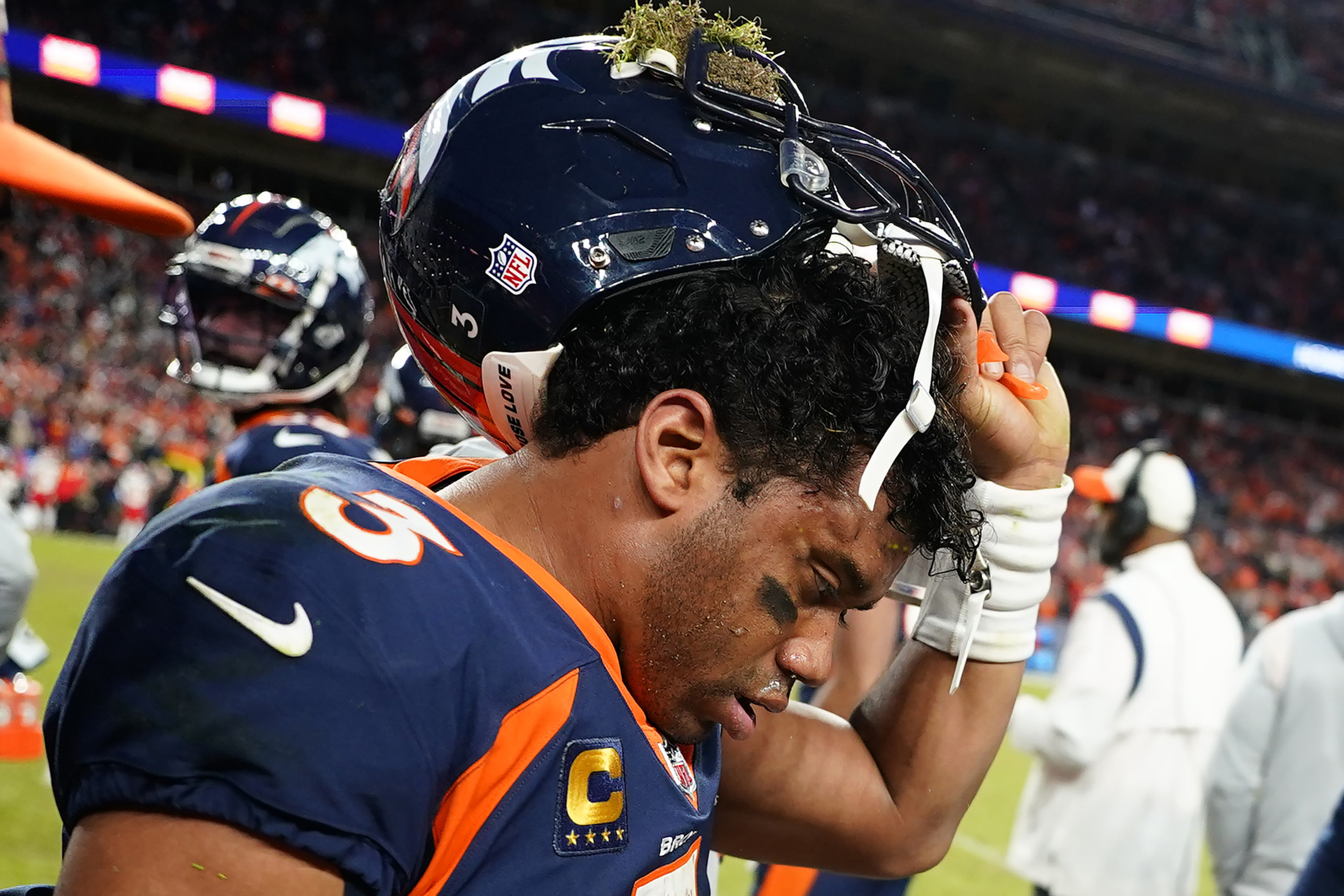 Broncos rule out QB Russell Wilson after concussion protocol cleared - ESPN