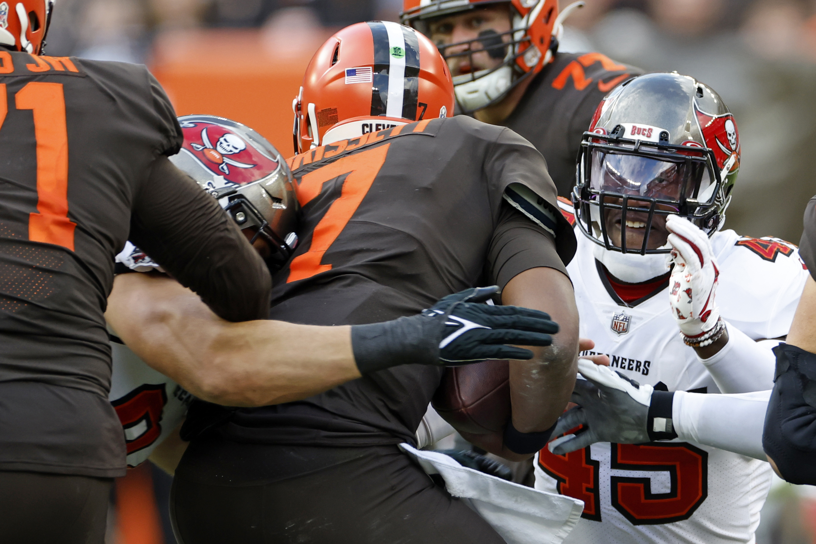 Cleveland Browns running back Nick Chubb, right, scores a touchdown in  overtime of the team's NFL football game against the Tampa Bay Buccaneers  in Cleveland, Sunday, Nov. 27, 2022. The Browns won