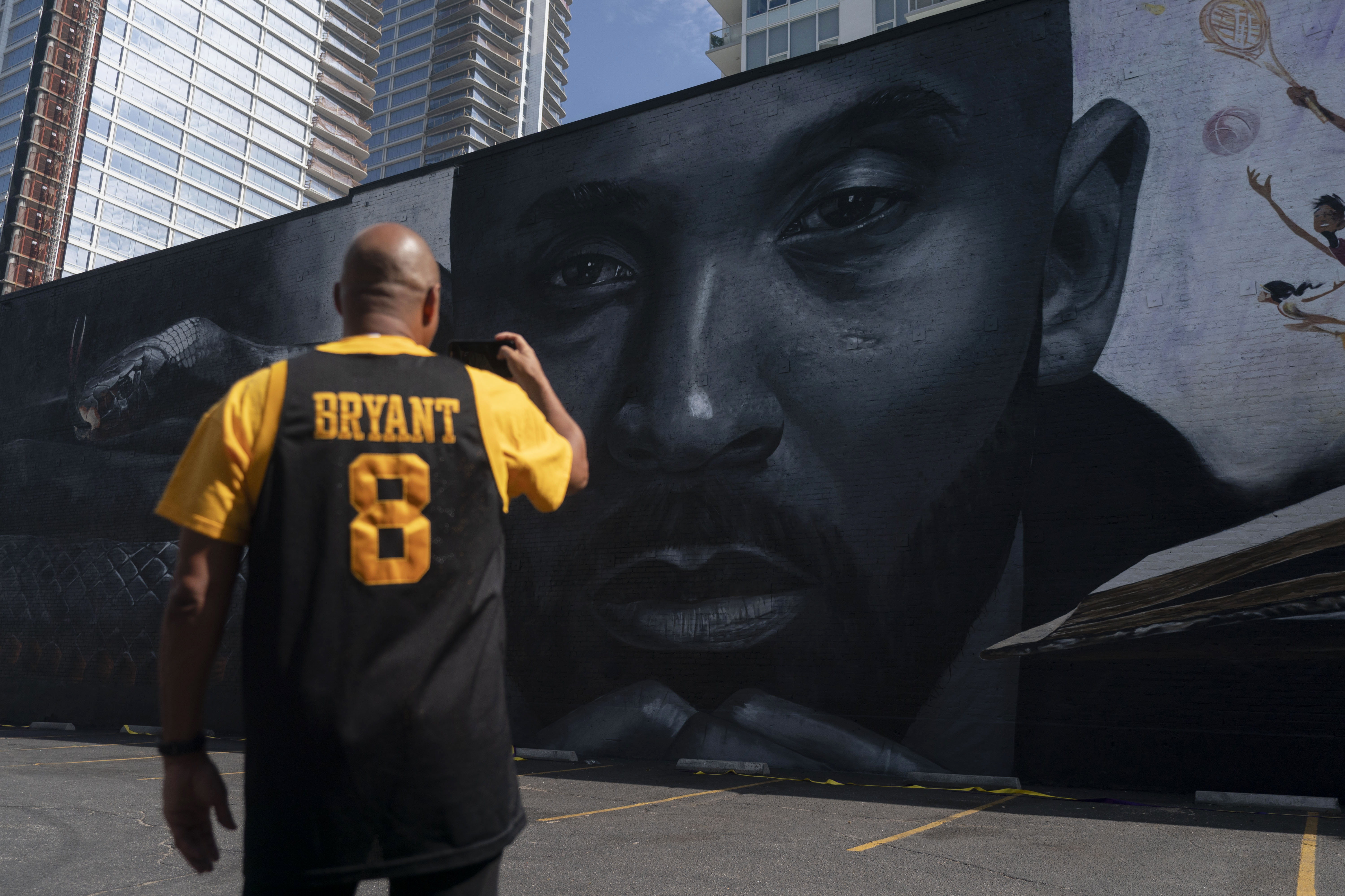 Kobe & Gianna Bryant Murals on X: The Lakers classic blue jerseys