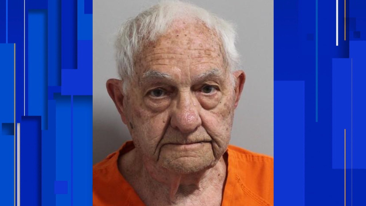 90-year-old Florida city commissioner faces 3,196 felony counts of child  pornography