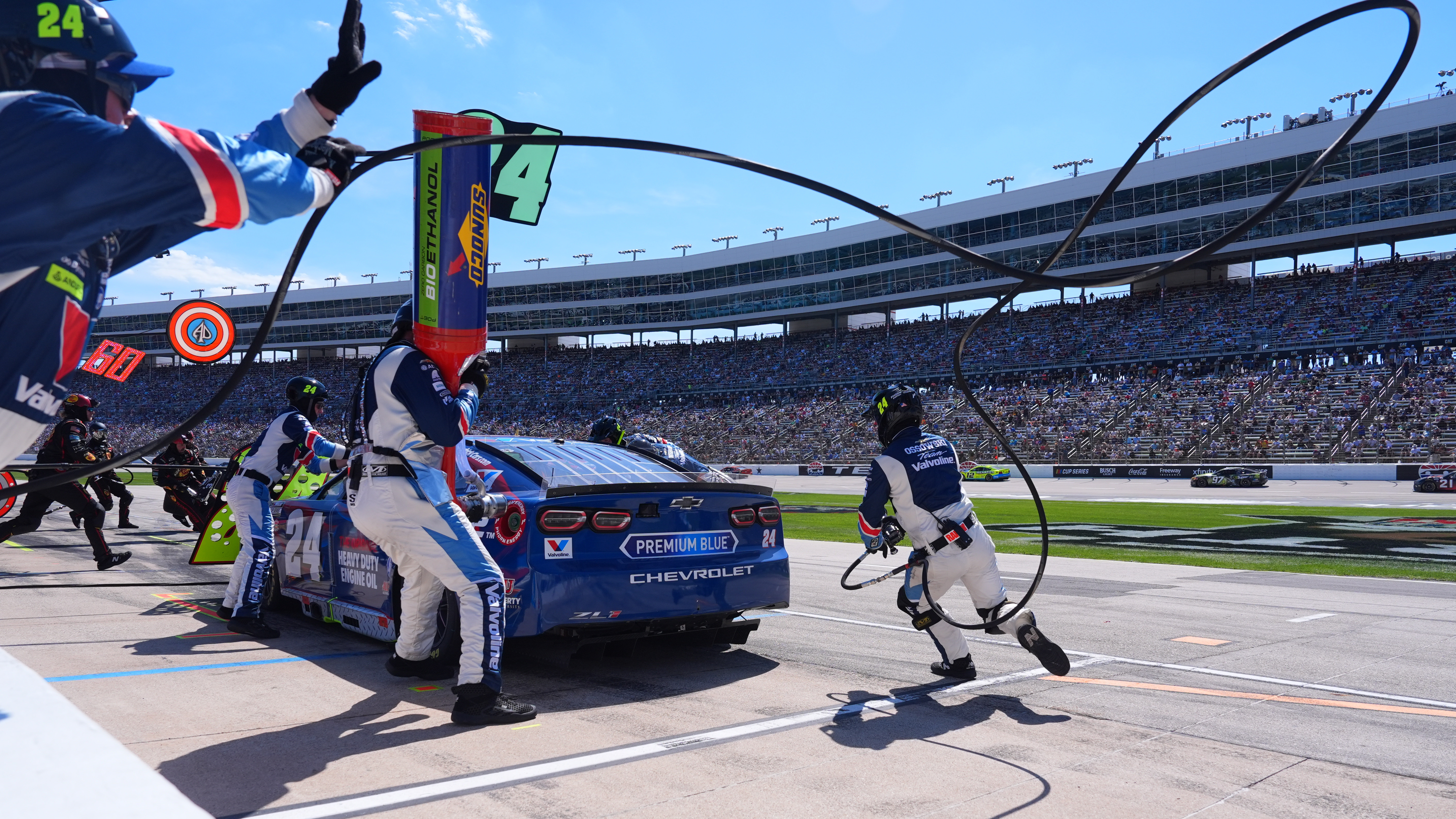 Chase Elliott wins at Texas to join Tyler Reddick as multiple Cup