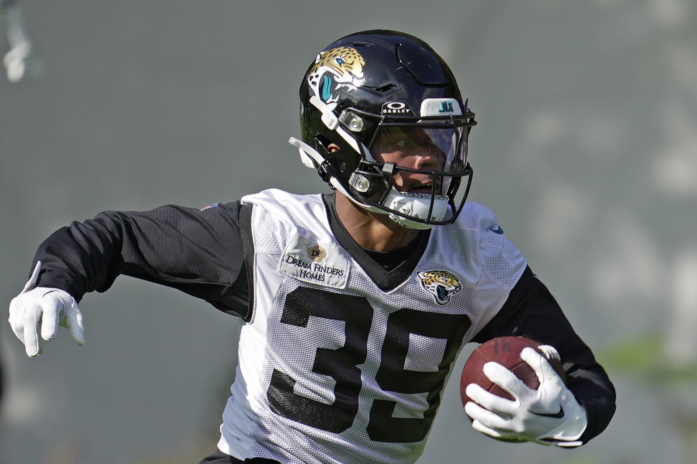 Jags adjust to new helmet rule