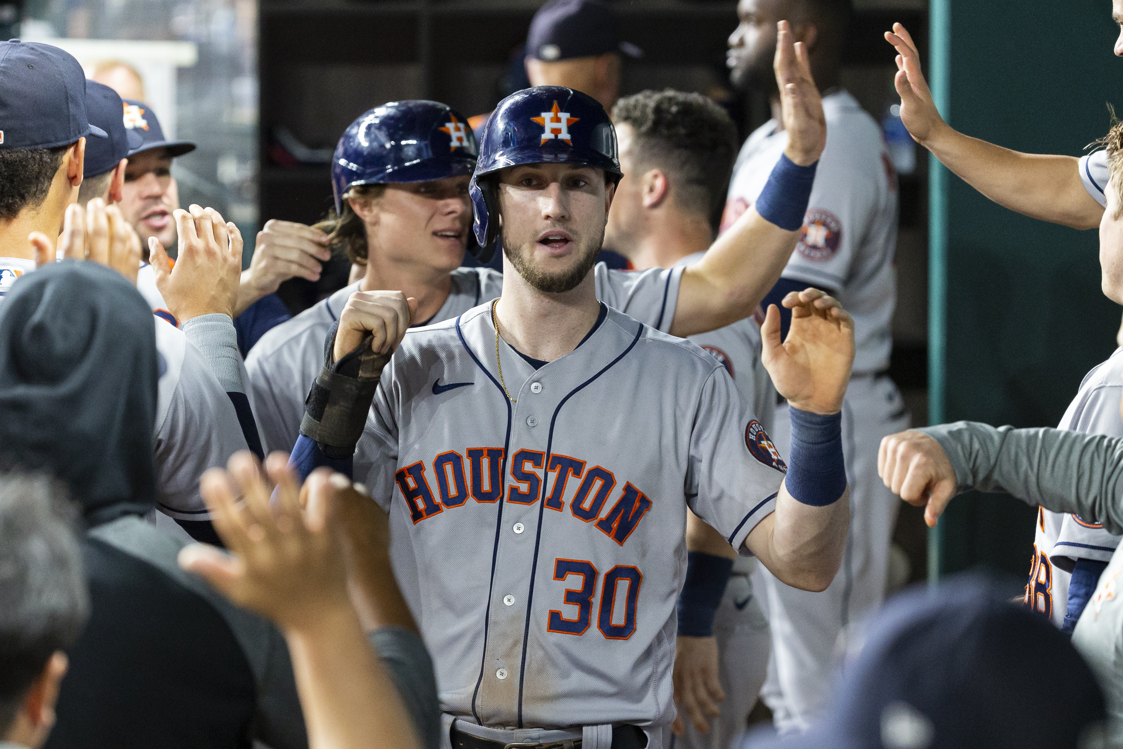 Correa hits RBI double in 10th, Astros rally past M's 5-4