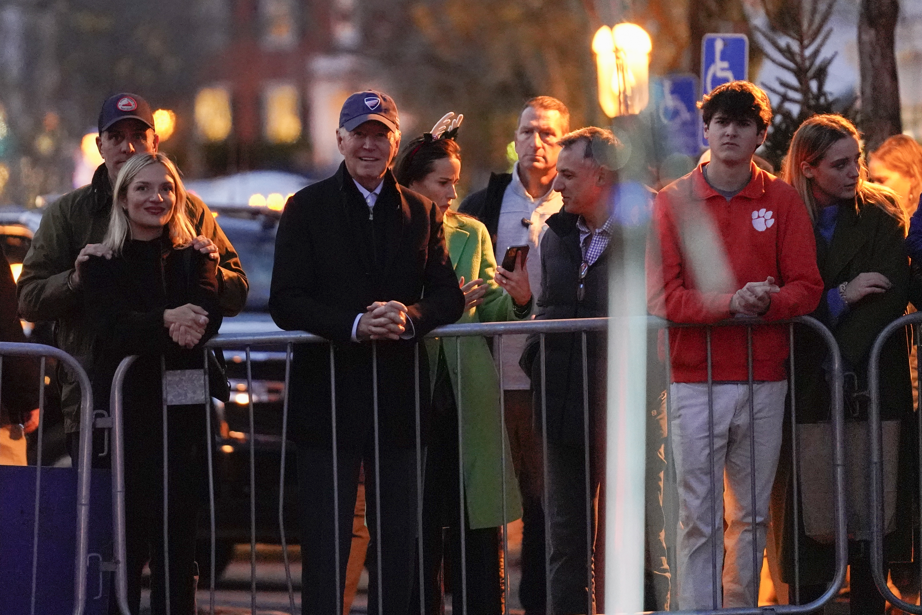 Family lunch, some shopping, a Christmas tree lighting: President